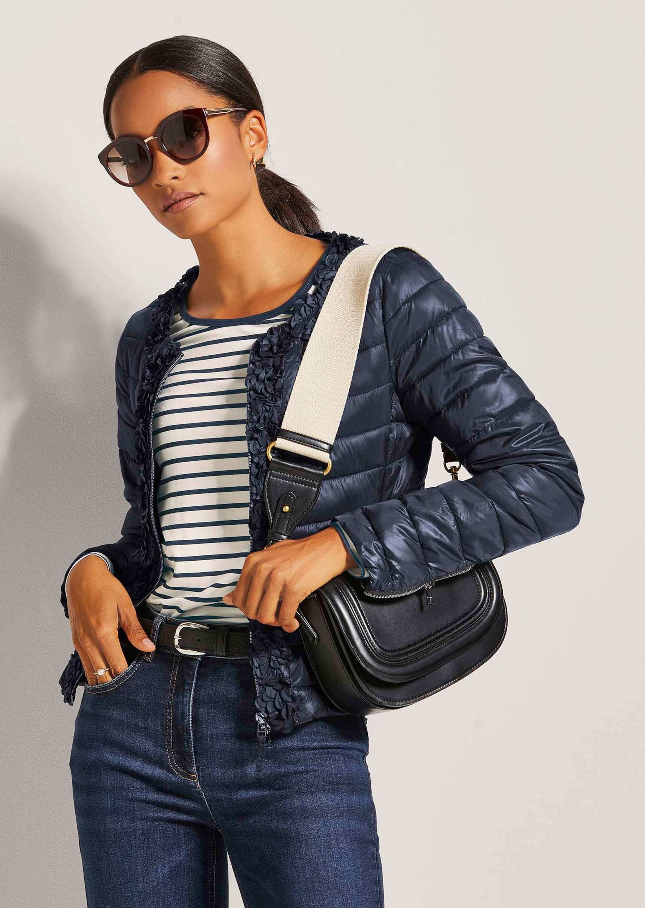 MADELEINE Kurzjacke »Jacke Wattierte Steppjacke mit Blüten-Dekoration«