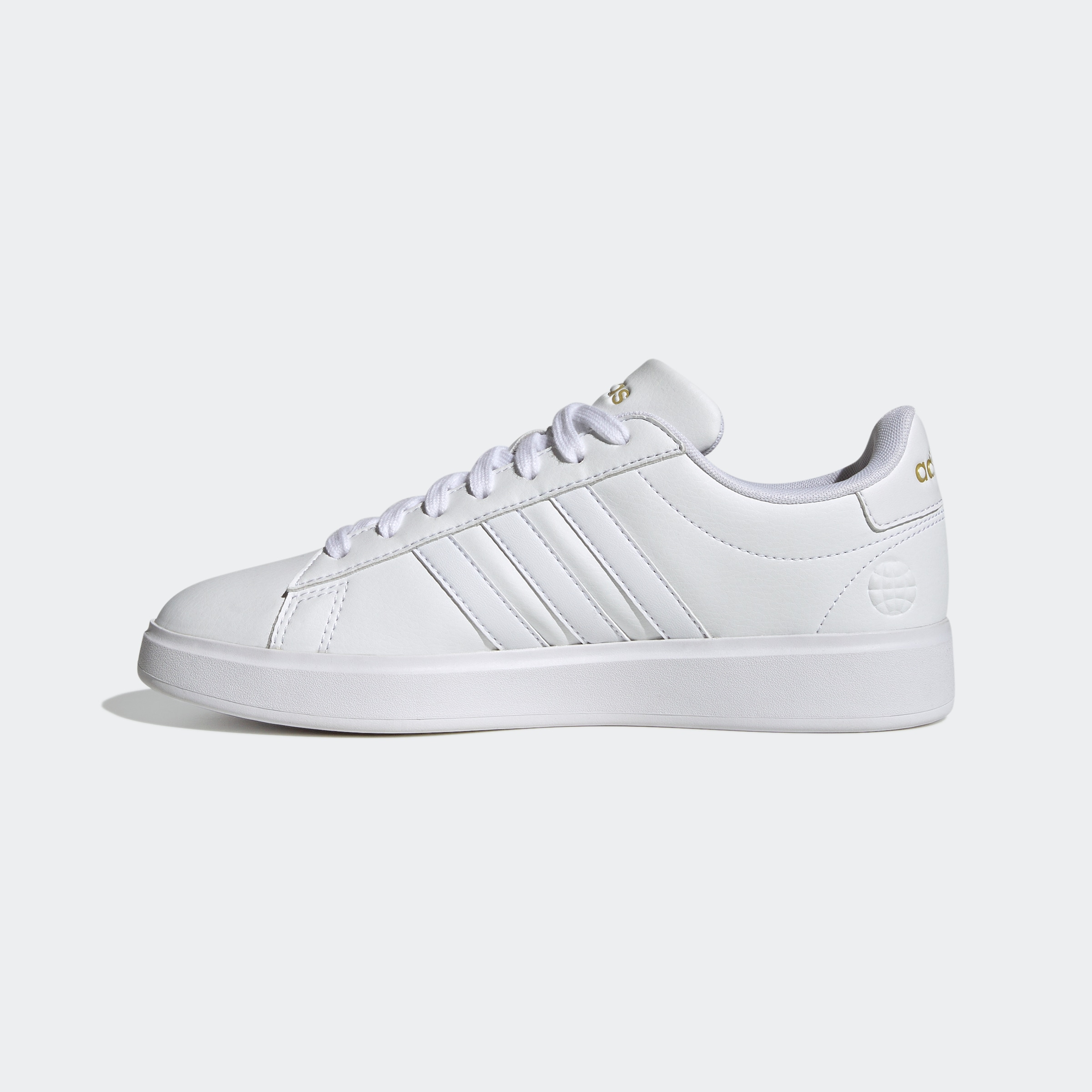 adidas Sportswear Sneaker »GRAND COURT CLOUDFOAM LIFESTYLE COURT COMFORT«, Design auf den Spuren des adidas Superstar