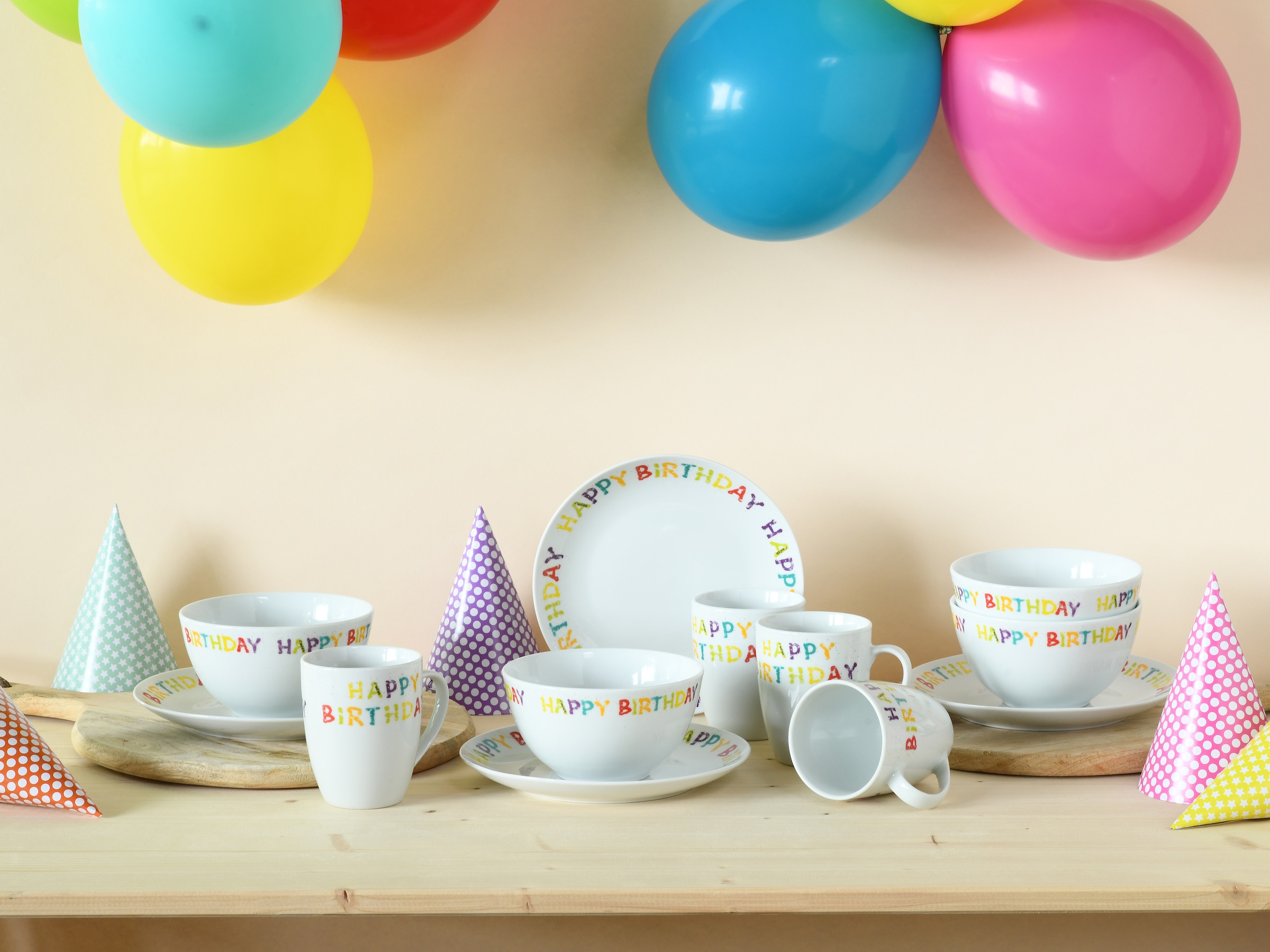 CreaTable Frühstücks-Geschirrset »Happy Birthday, Frühstücksset 12-tlg.« Fröhliches buntes Geschirr, Für alle Geburtstagsfeierlichkeiten