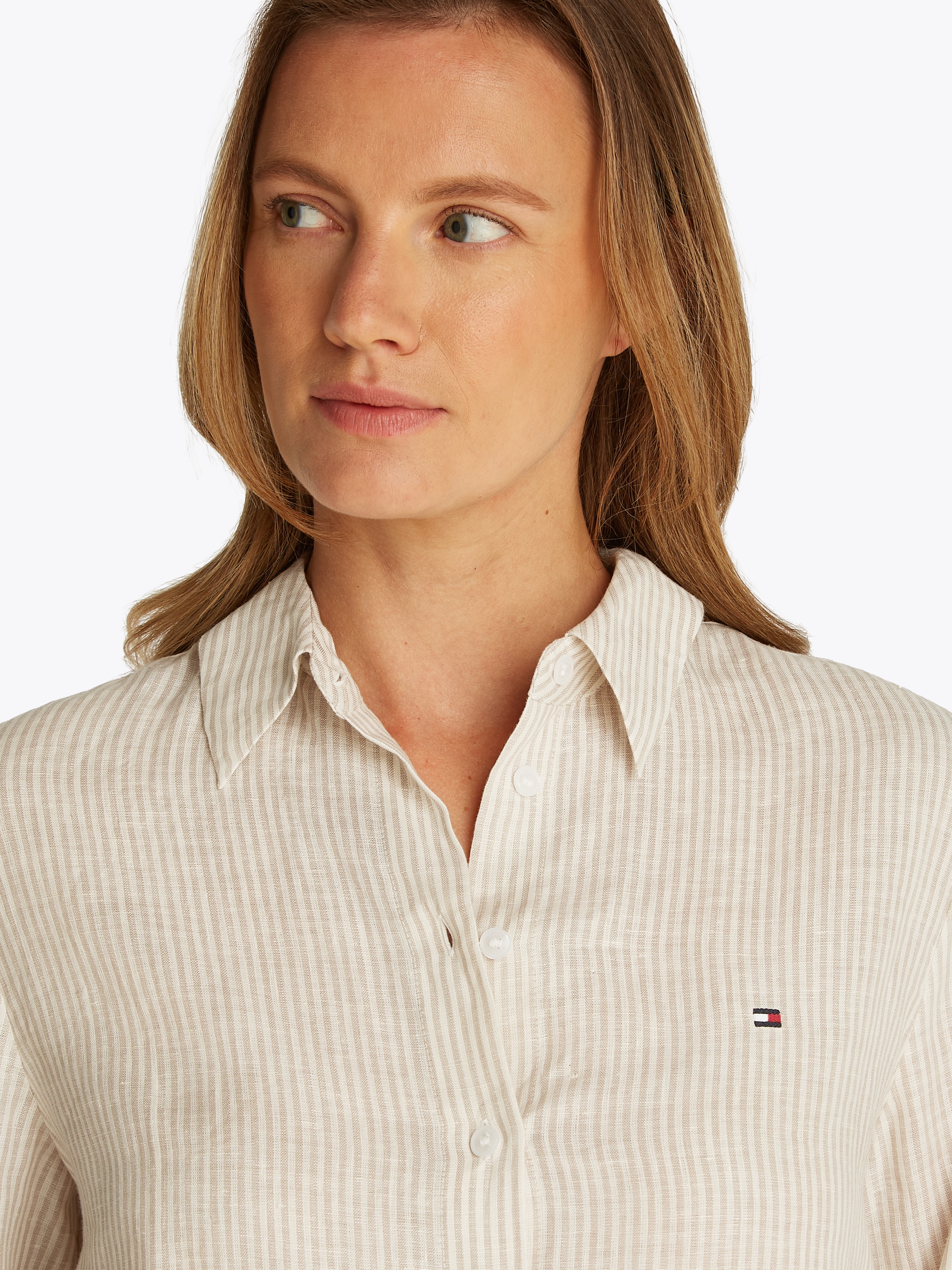Tommy Hilfiger Hemdbluse »ESS LINEN RELAXED SHIRT«, mit Logostickerei,kühlendes Premium Leinen