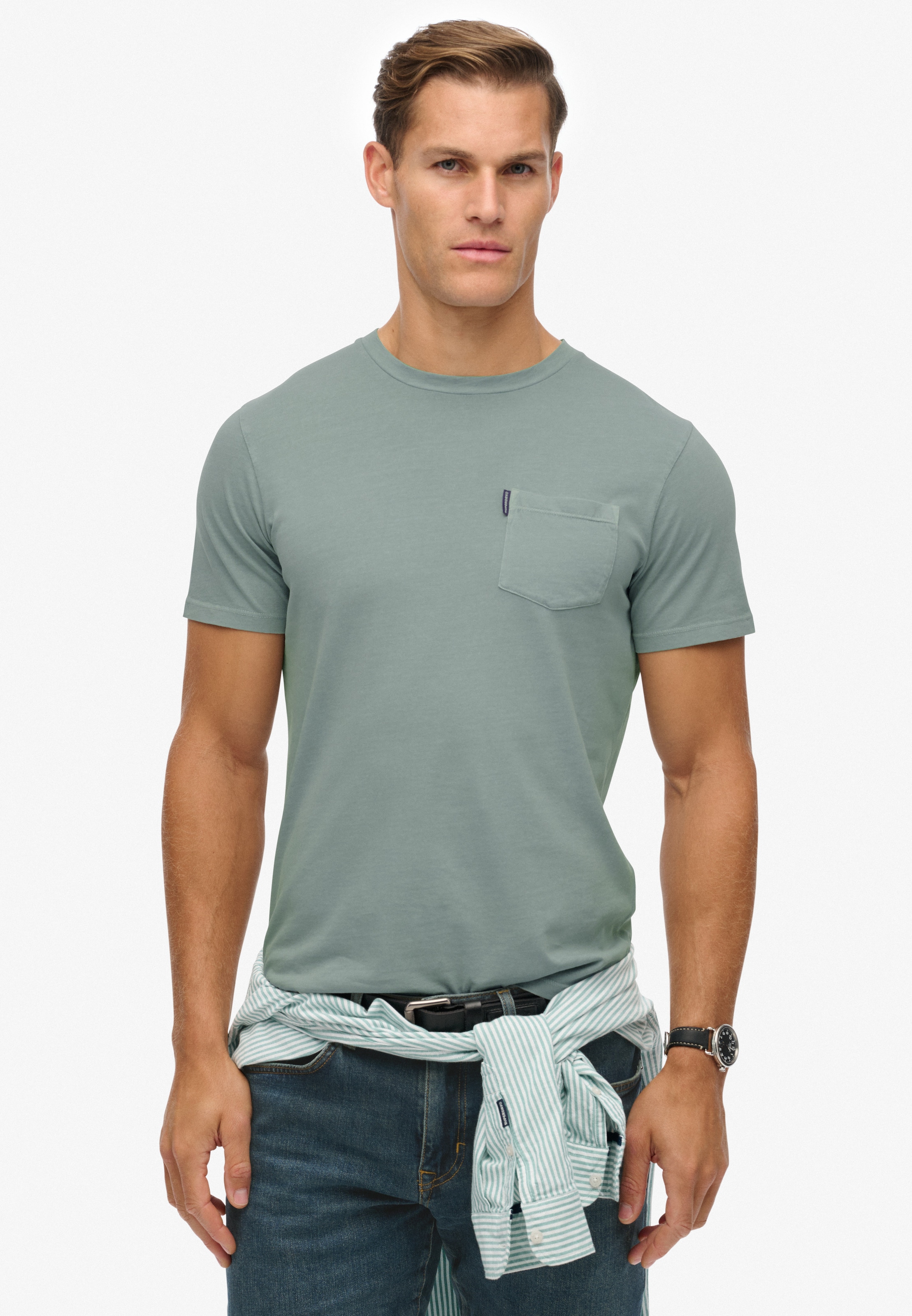 Superdry Rundhalsshirt »CLASSIC ESSENTIAL POCKET TEE«, mit stylischer, aufgesetzter Brusttasche
