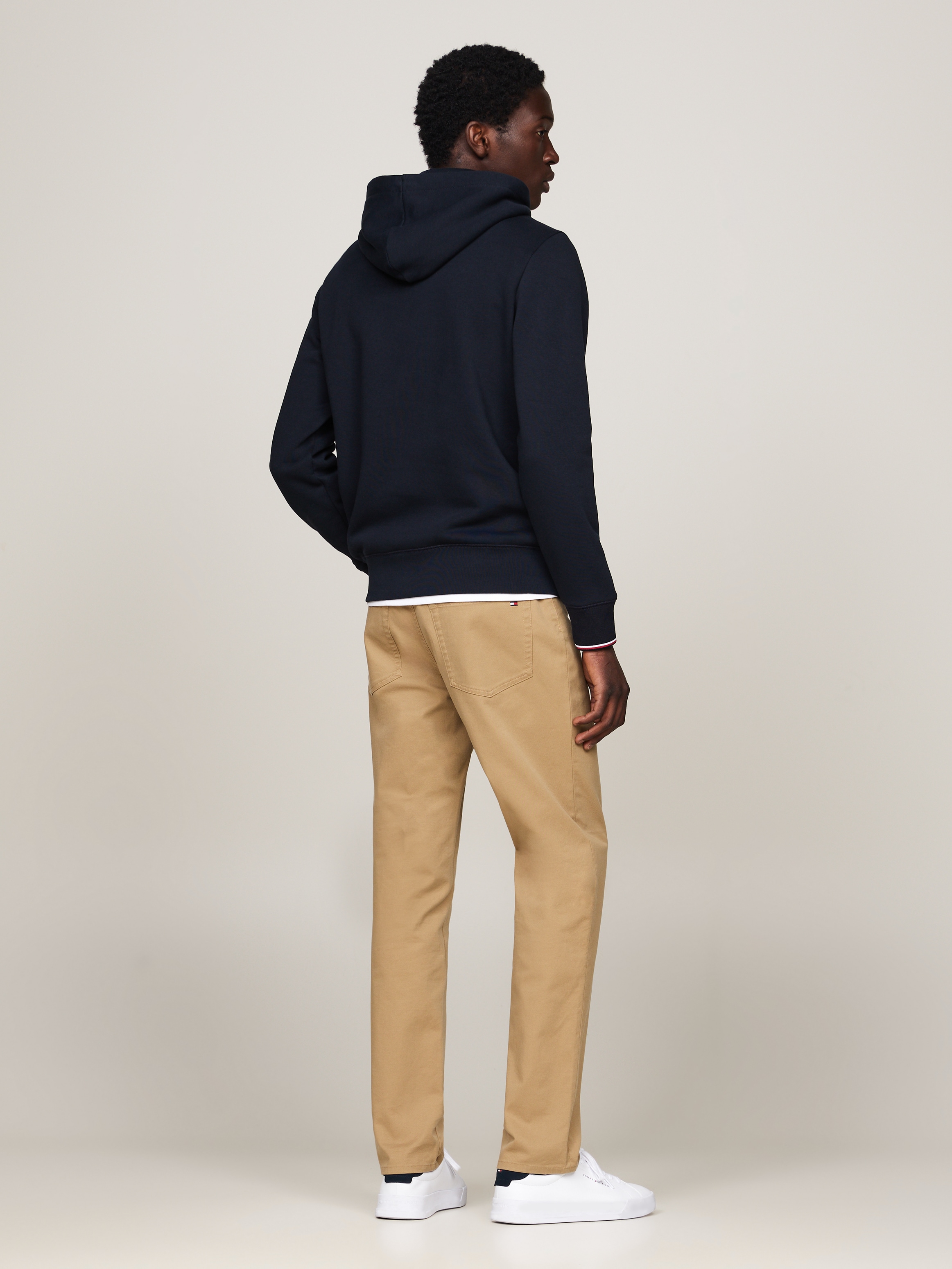 Tommy Hilfiger Hoodie »TOMMY LOGO TIPPED HOODY« Tommy-Tape innen am Ausschnitt, Flag-Stickerei am Ärmel