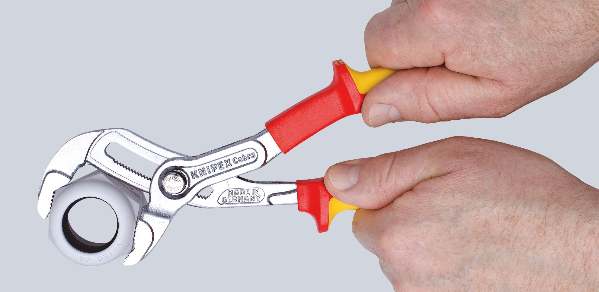 Knipex Wasserpumpenzange »87 26 250 Cobra® VDE Hightech«, (1 tlg.), verchromt, isoliert mit Mehrkomponenten-Hüllen, VDE-geprüft 250 mm