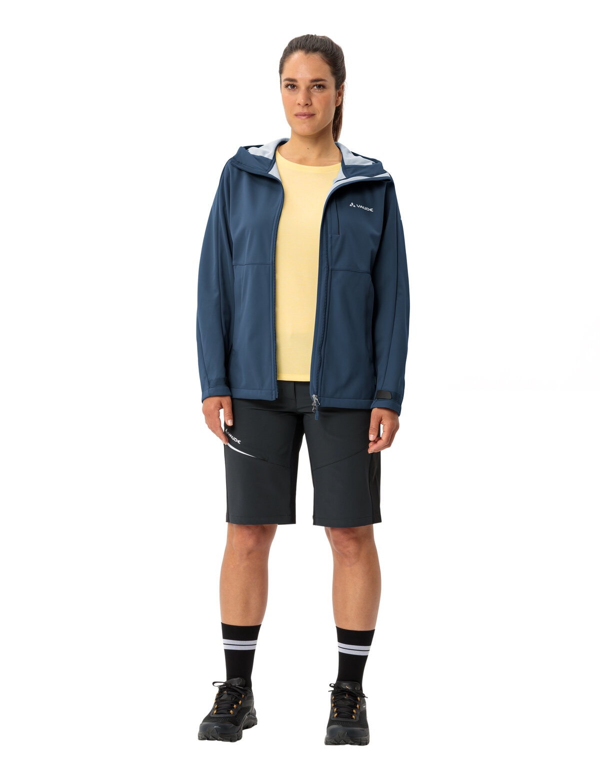 VAUDE Softshelljacke »WOMEN'S ALL YEAR ELOPE SOFTSHELL JACKET II« sportlicher Stil, winddicht, atmungsaktiv, wasserabweisend