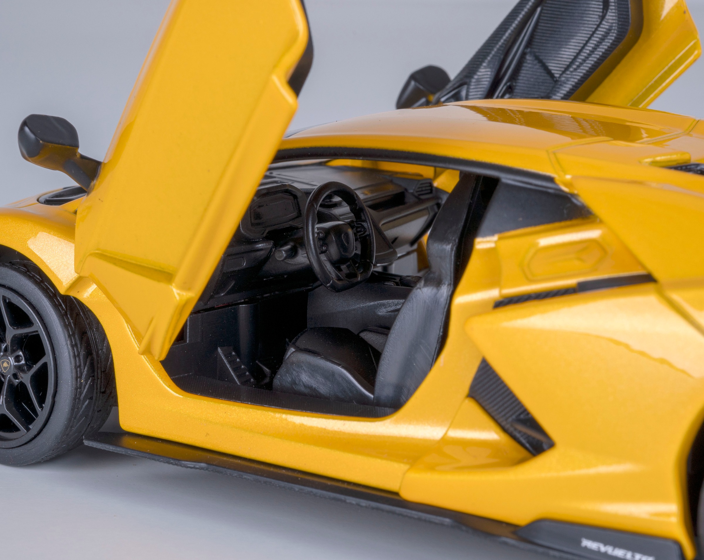 Jamara Spielzeug-Auto »Diecast, Lamborghini Revuelto gelb inkluisve Batterien« LED Licht; Maßstab 1:24