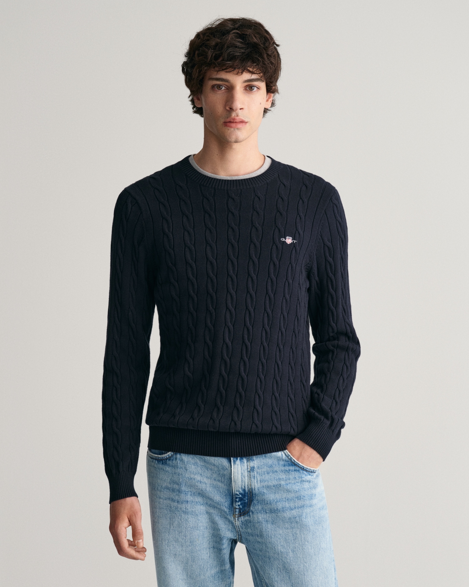 Gant Strickpullover »COTTON CABLE C-NECK«, mit Wappen-Logostickerei auf der Brust