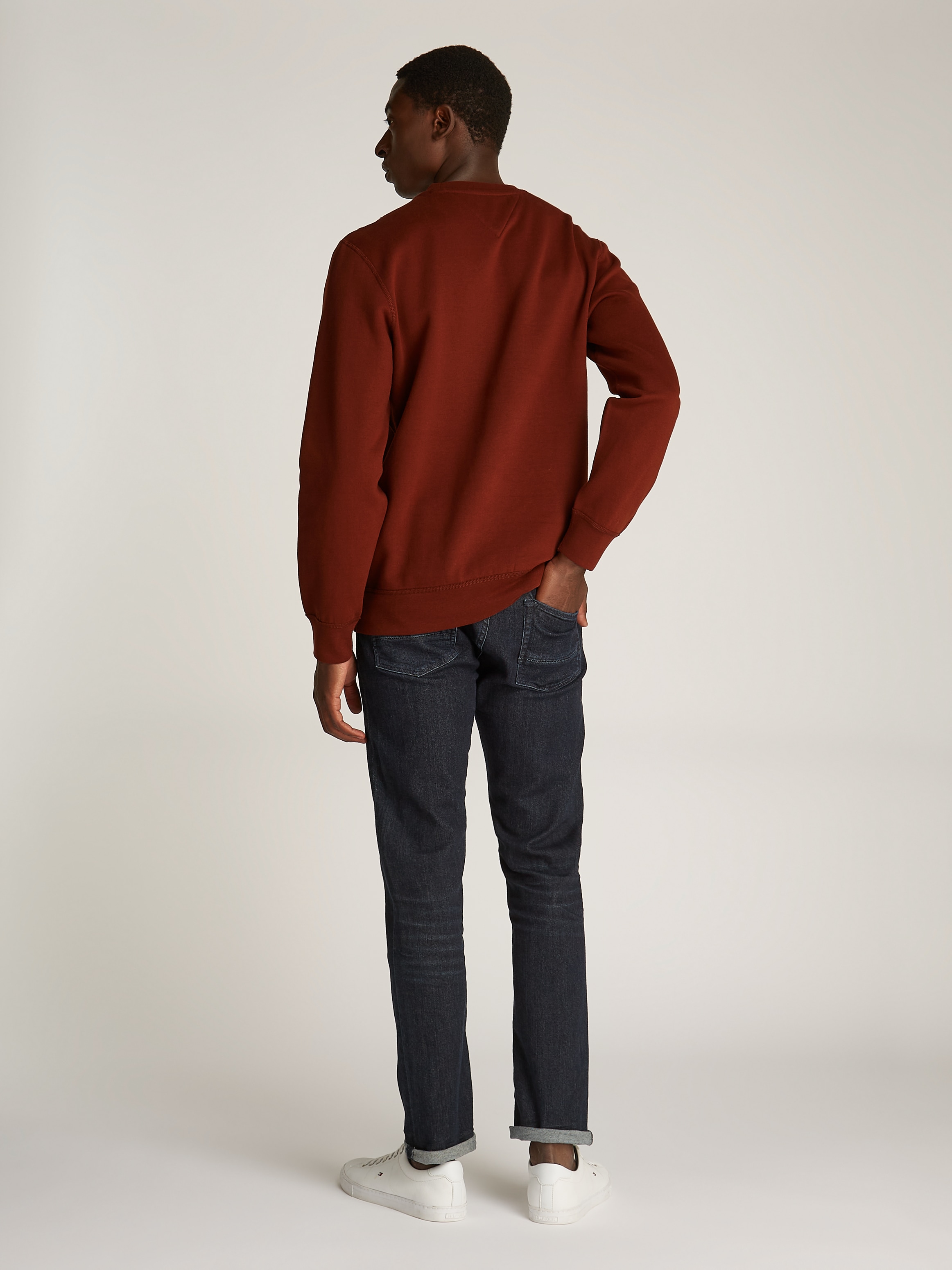 Tommy Hilfiger Sweatshirt »ESS SEASONAL FLEECE CREWNECK«, mit Logostickerei