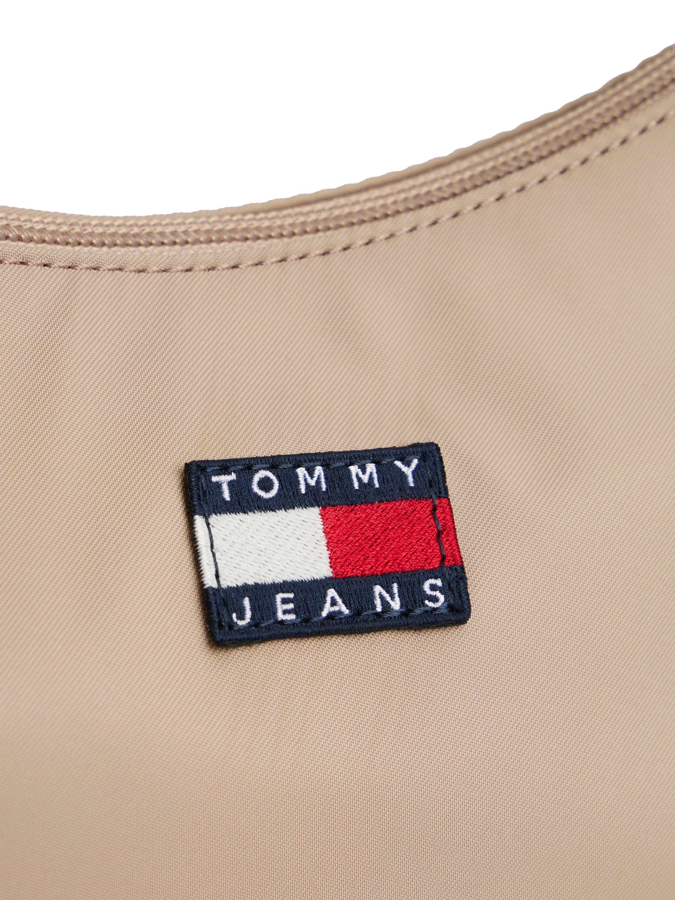 Tommy Jeans Schultertasche »TJW ESS DAILY SHOULDER BAG«, Damen Tragetasche mit logobedrucktem Riemen