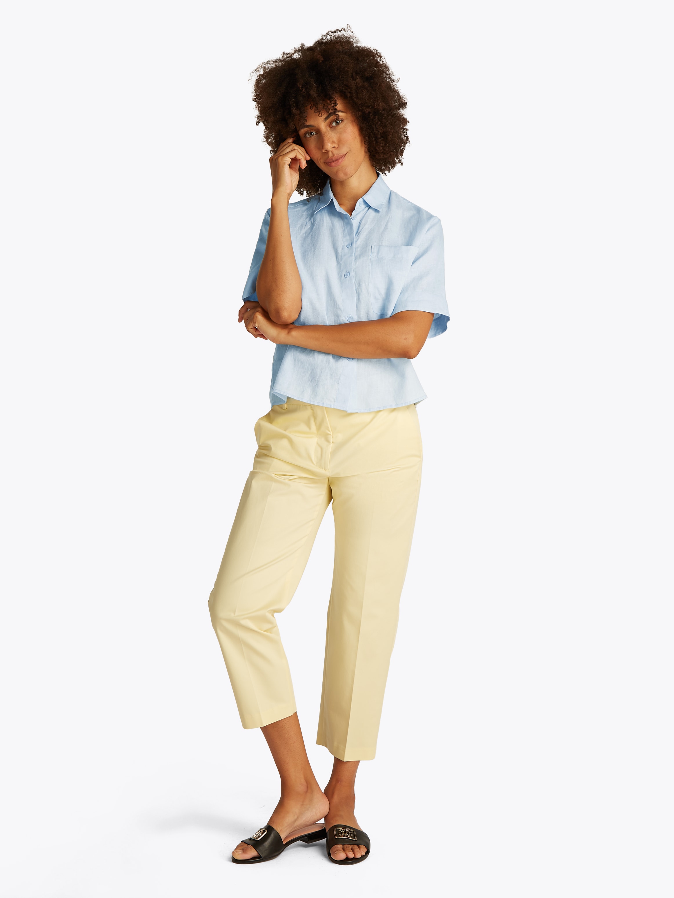 Tommy Hilfiger Kurzarmshirt »ESS LINEN RELAXED S/S SHIRT«, mit Brusttasche, Logostickerei,kühlendes Premium Leinen