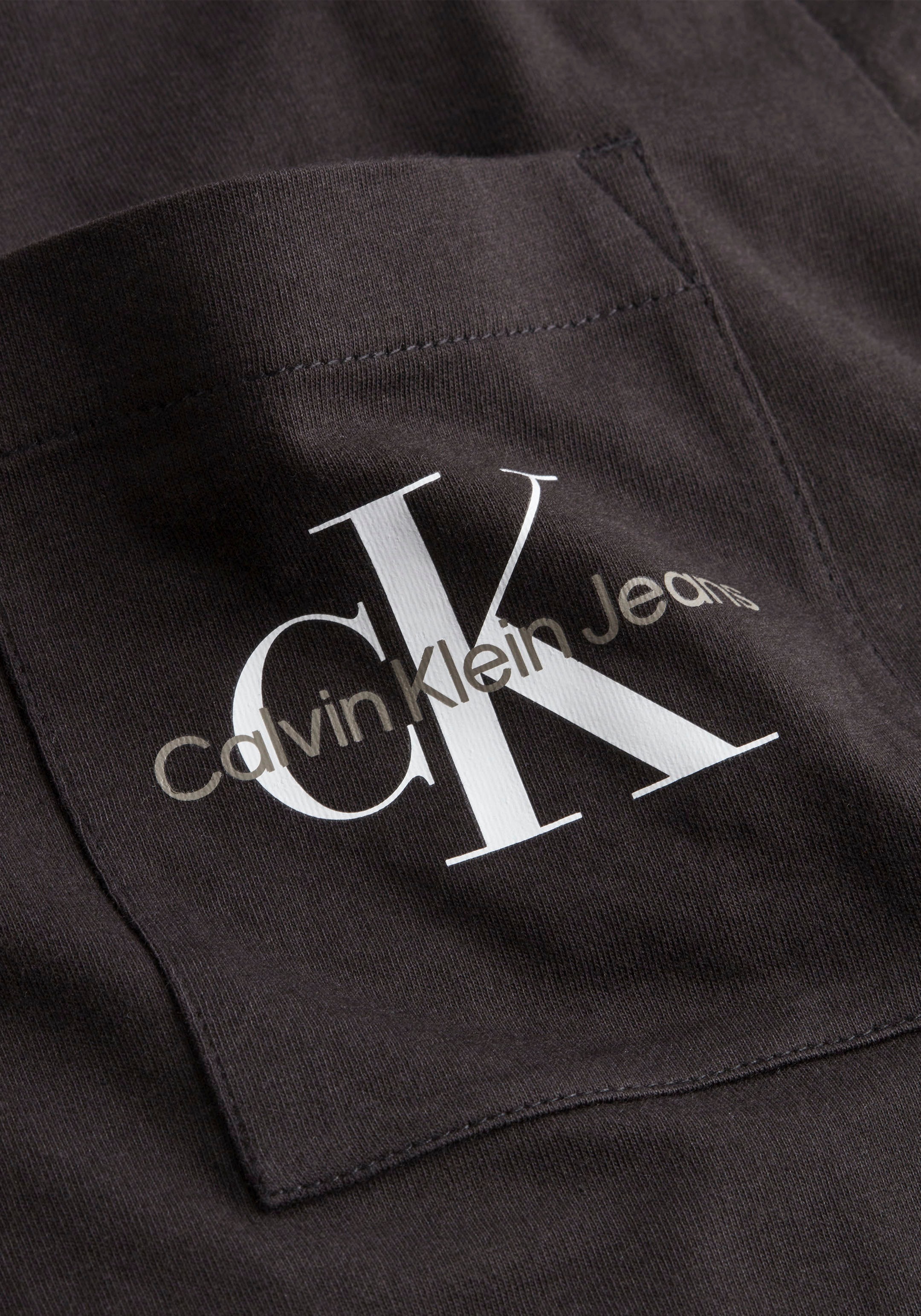Calvin Klein Jeans T-Shirt »CORE MONOGRAM POCKET SLIM TEE«