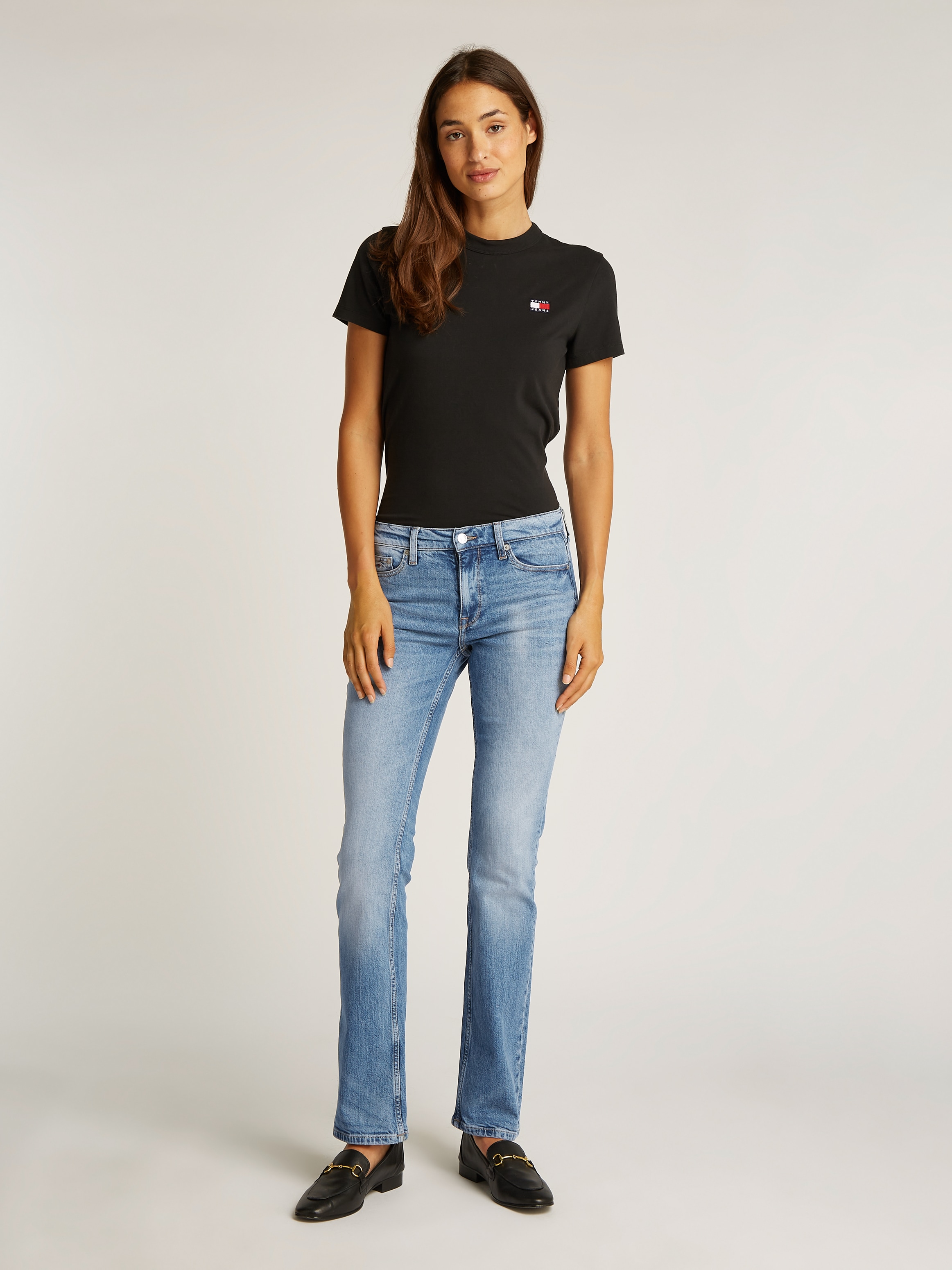 Tommy Jeans Bootcut-Jeans »Maddie Mid Rise Bootcut«, in hellblauer Waschung