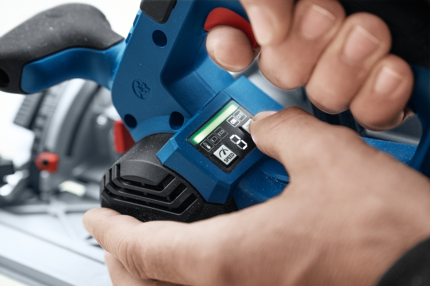 Bosch Professional Akku-Handkreissäge »GKS 18V-57-2 GX«, inkl. Führungsschiene FSN 44, ohne Akku und Ladegerät