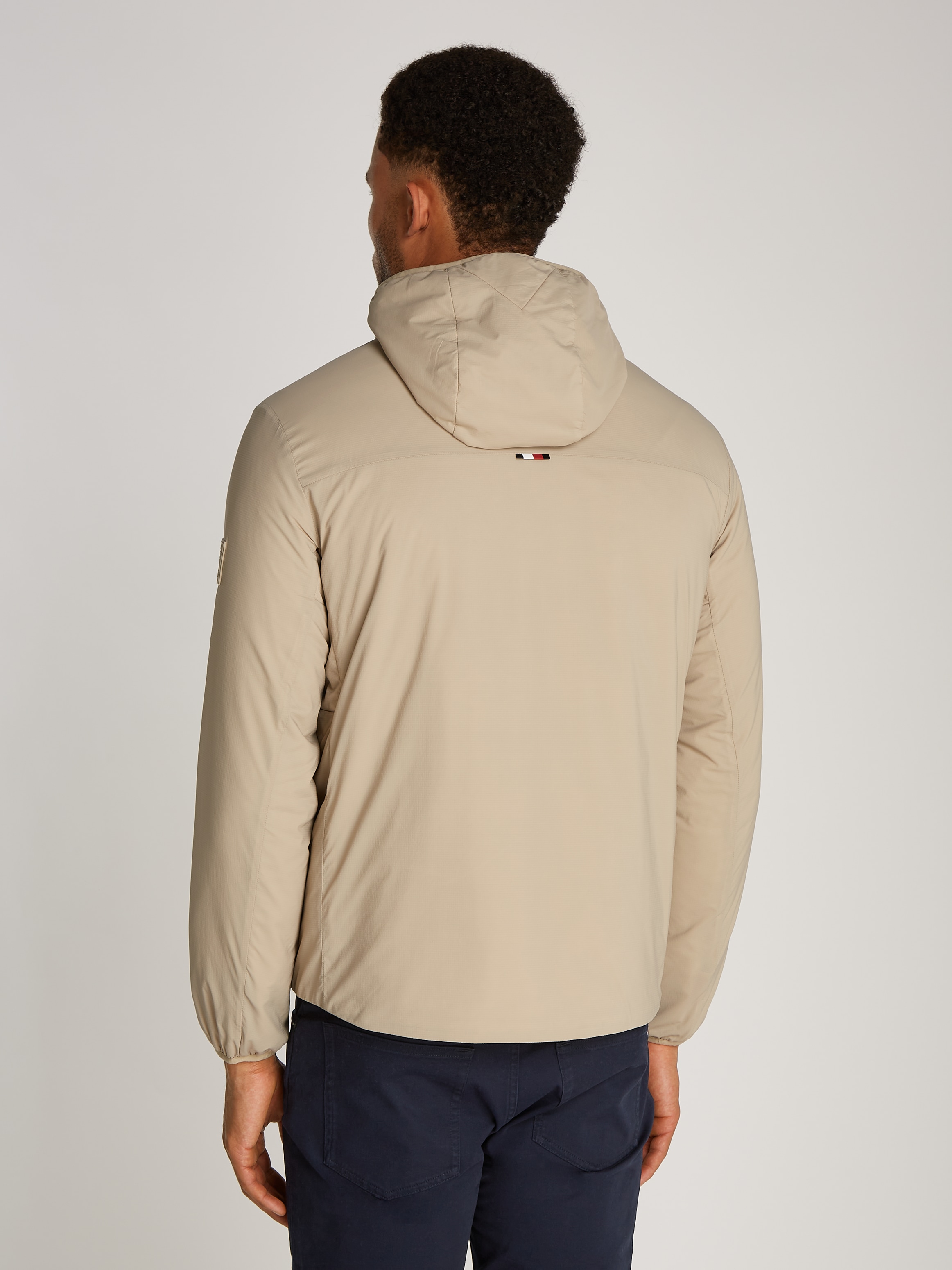 Tommy Hilfiger Kurzjacke »TECH PACKABLE HOODED JACKET«, mit Kapuze, mit Logostickerei