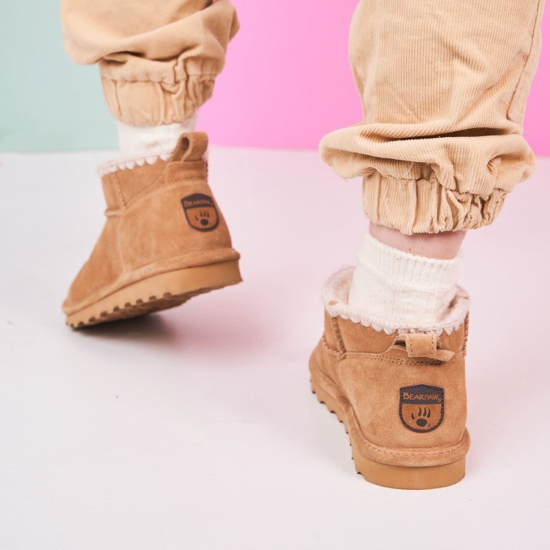 Bearpaw Winterboots »Alyssa«, Schlupfstiefel, Winterstiefel mit Lammwolle