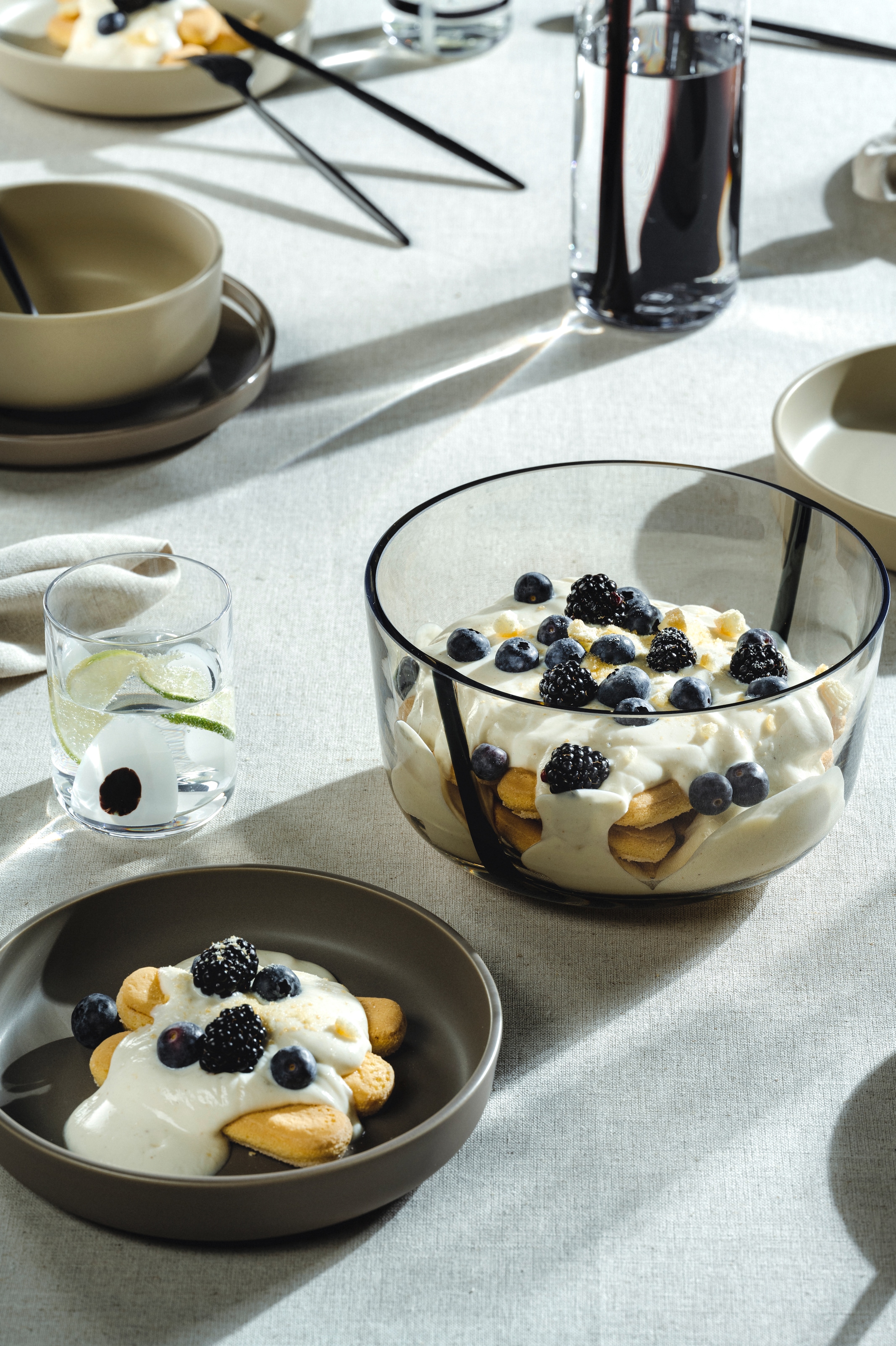 LEONARDO Schale »ALVEO, aus hochwertigem Farbglas mit Unikat-Charakter« 1 Stk. aus Glas spülmaschinengeeignet