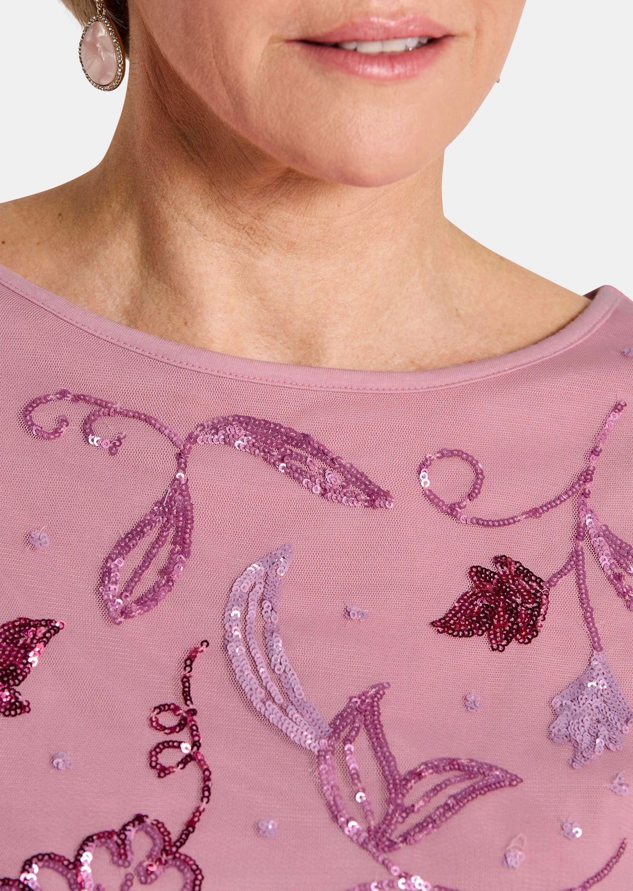 GOLDNER Kurzarmshirt »Blusenshirt mit Pailletten« aufwendige Paillettenstickerei auf dem Vorderteil