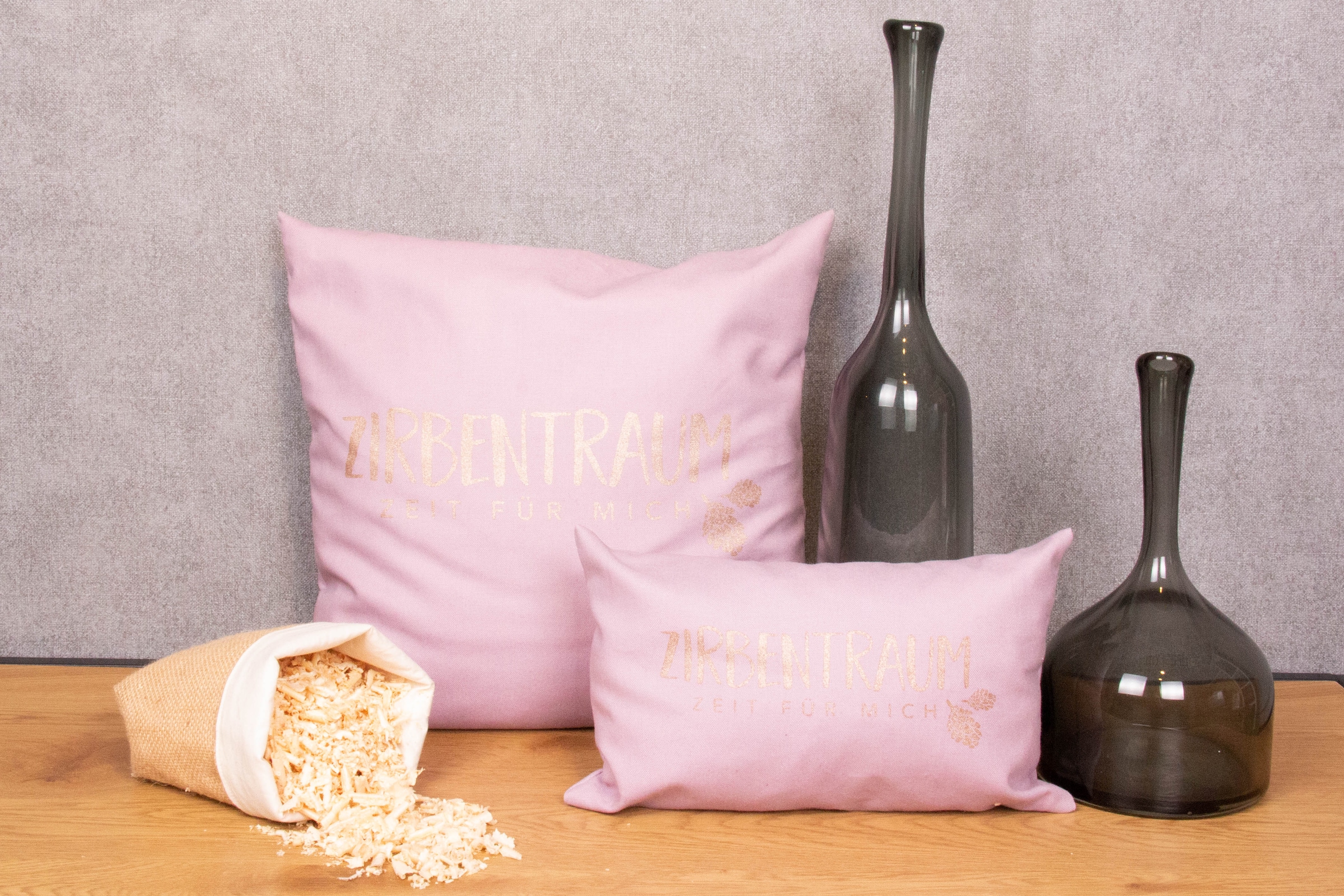 herbalind Zirbenkissen »Zirbentraum in Anthrazit/Roségold 30x20 mit Reißverschluss - Gefüllt«, (1 tlg.), mit hochwertigen Zirbenholzflocken 100% Baumwolle - Made in Germany
