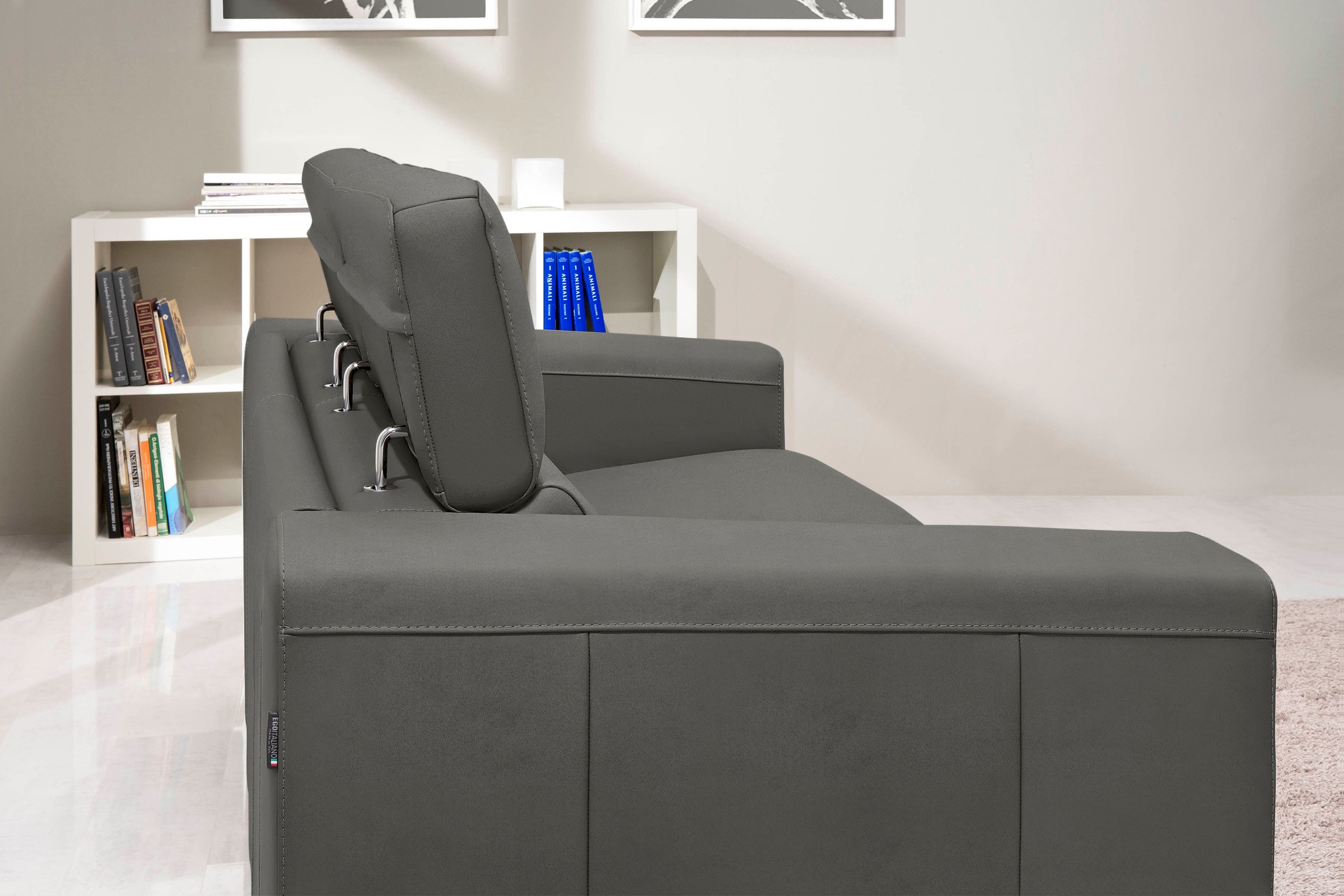Egoitaliano Schlafsofa »Cabiria, Design und super Sitz- und Liegekomfort«, Sofa inkl. Schlaffunktion, Kopfteile verstellbar, mit Metallfüßen
