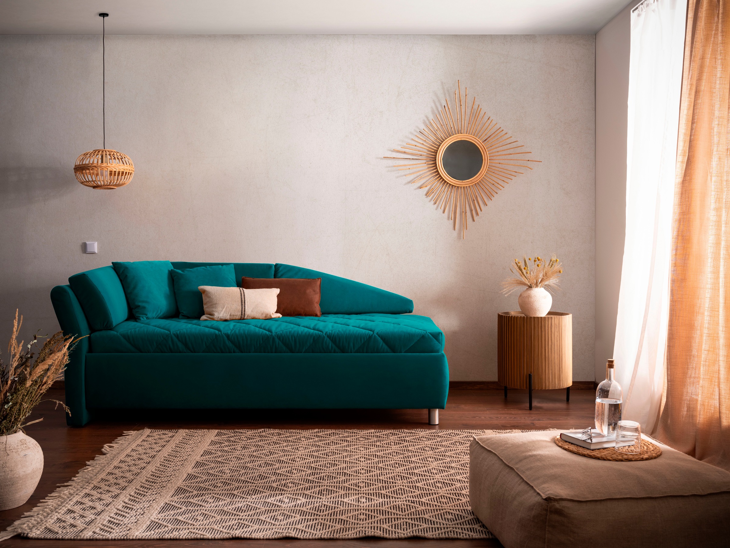 alina Schlafsofa, Bettkasten, Zierkissen-Set aus: 2 Stk. 40x40cm, 1 Stk. 30x30cm