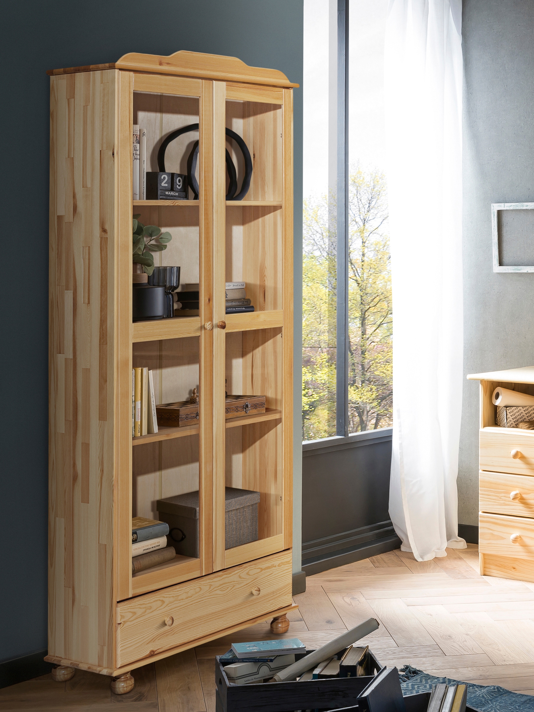 Home affaire Vitrine mit gedrechselten Füßen