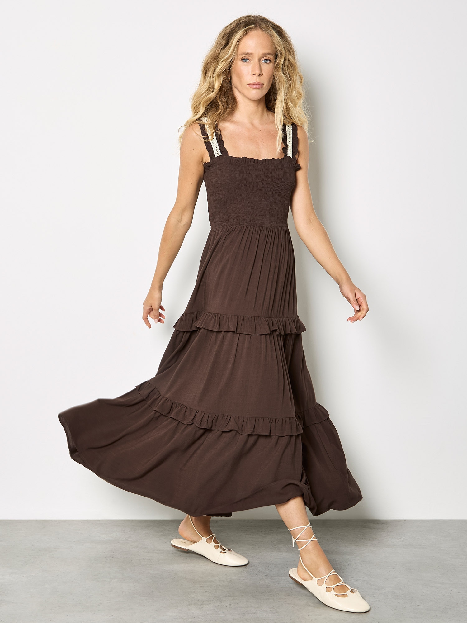 Apricot Midikleid »Midi-Kleid« mit gestufter Spitzenverzierung