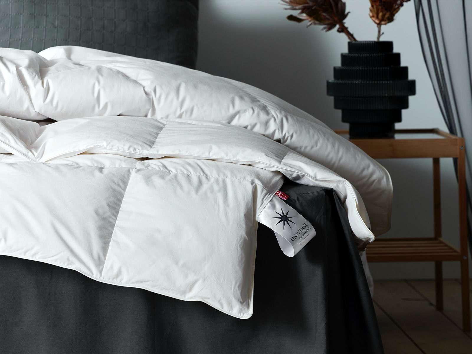 Universe of sleeping Kunstfaserbettdecke »Pegasus, pflegeleicht, Allergikergeeignet, 3 Wärmekl., Made in Denmark«, leicht, Füllung Mischung aus 50% Polyesterfasern & 50% Europäische Feder-Daunenfüllung, (1 St.)