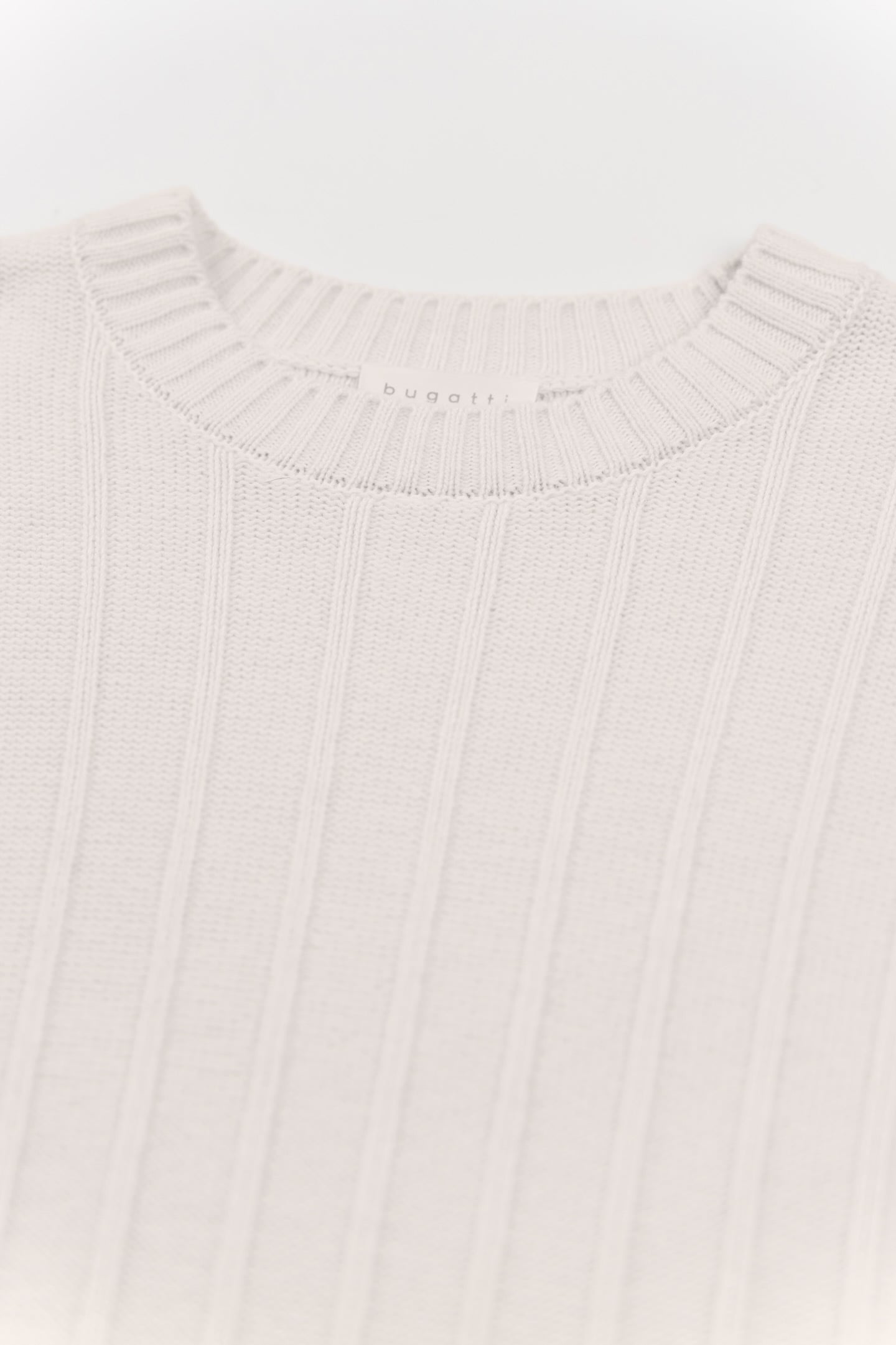 bugatti Rundhalspullover in edler Optik