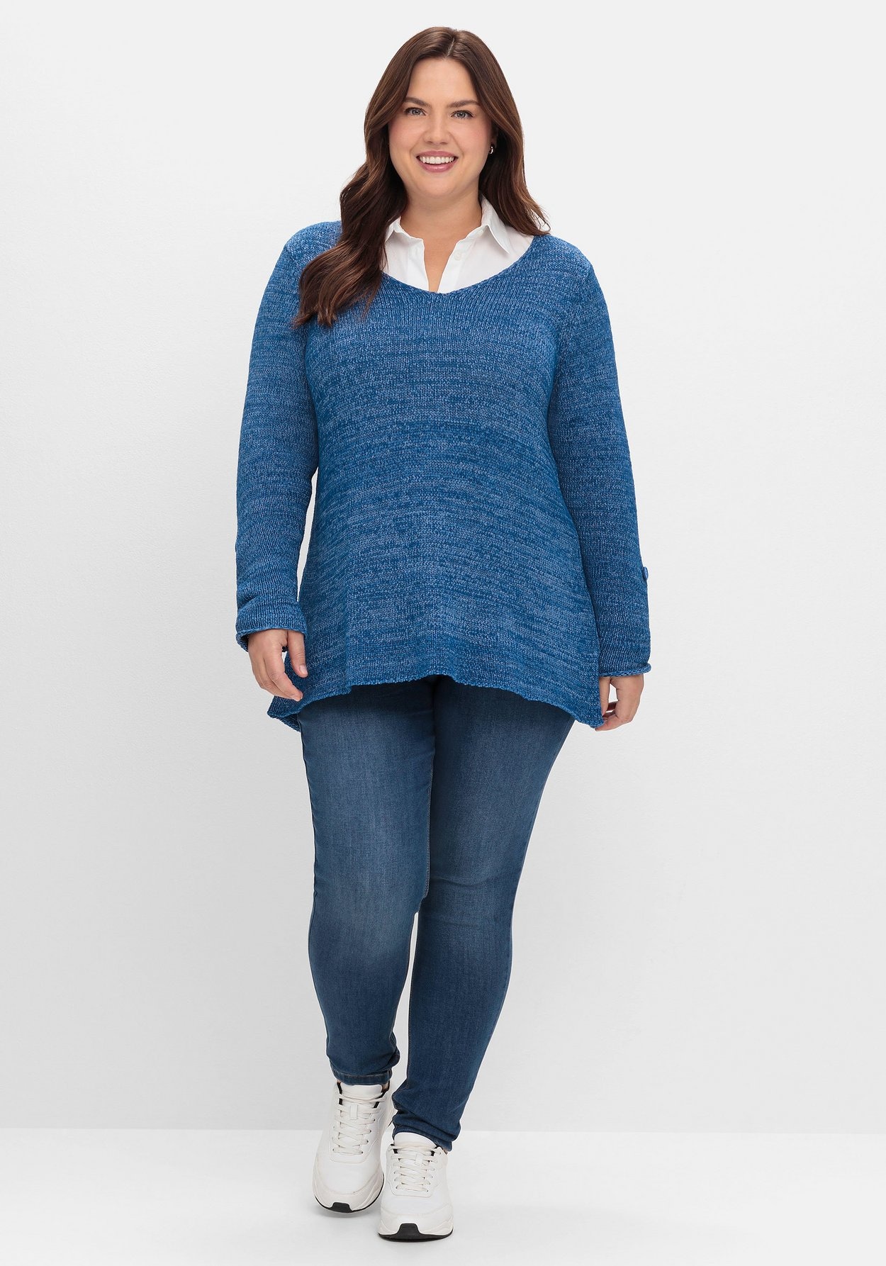 Sheego V-Ausschnitt-Pullover »Pullover aus Bändchengarn, mit Krempelärmeln«, aus Bändchengarn, mit Krempelärmeln