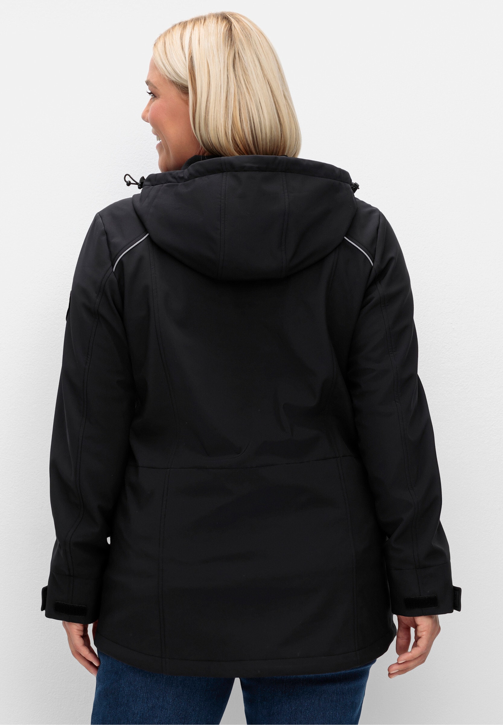 Sheego Softshelljacke »Funktionsjacke Skijacke aus Softshell, wasser- und windabweisend« mit Kapuze