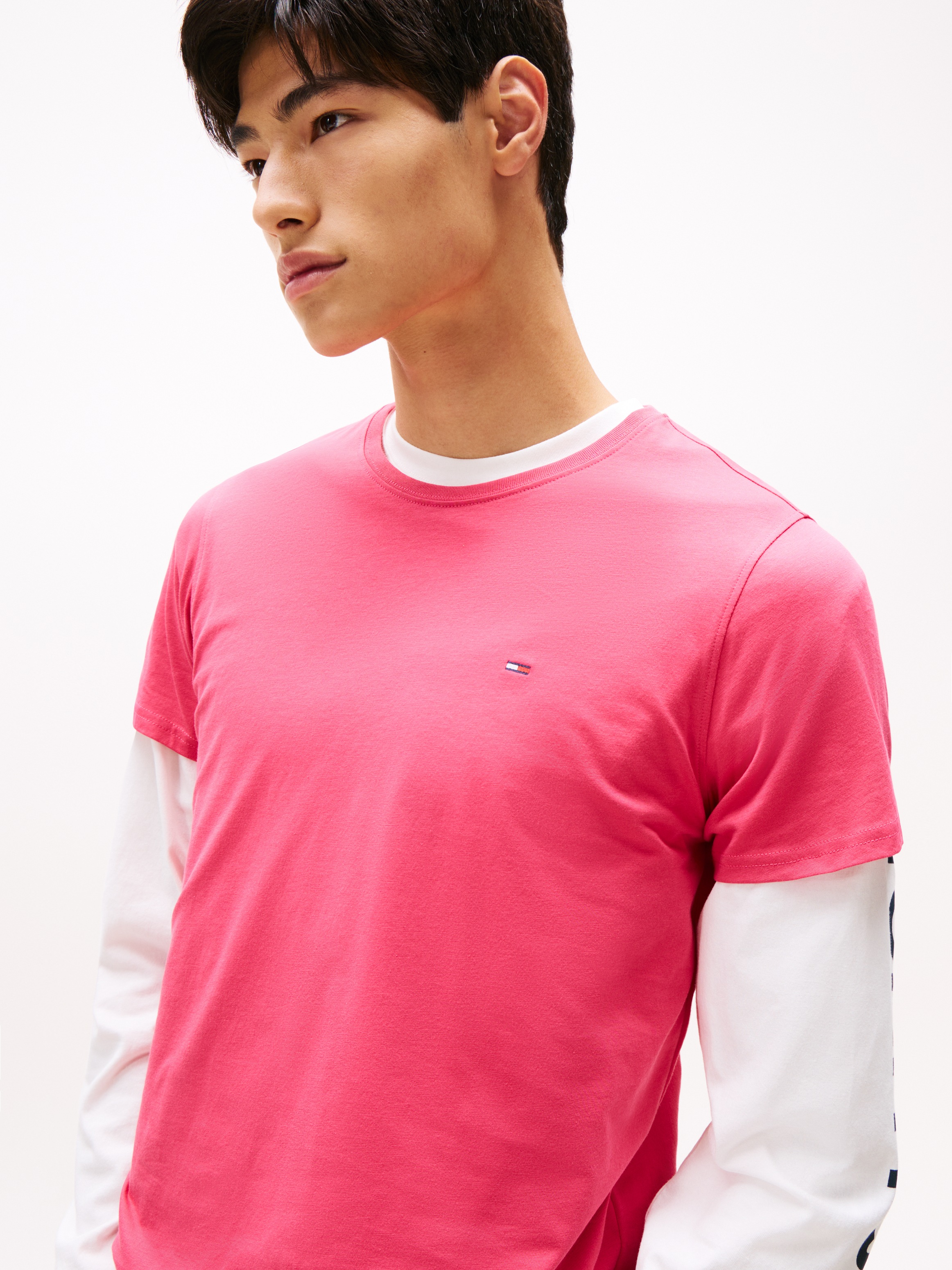 Tommy Jeans T-Shirt »TJM ESSENTIAL SOLID TEE« mit Rundhalsausschnitt und dezenter Logo-Flag