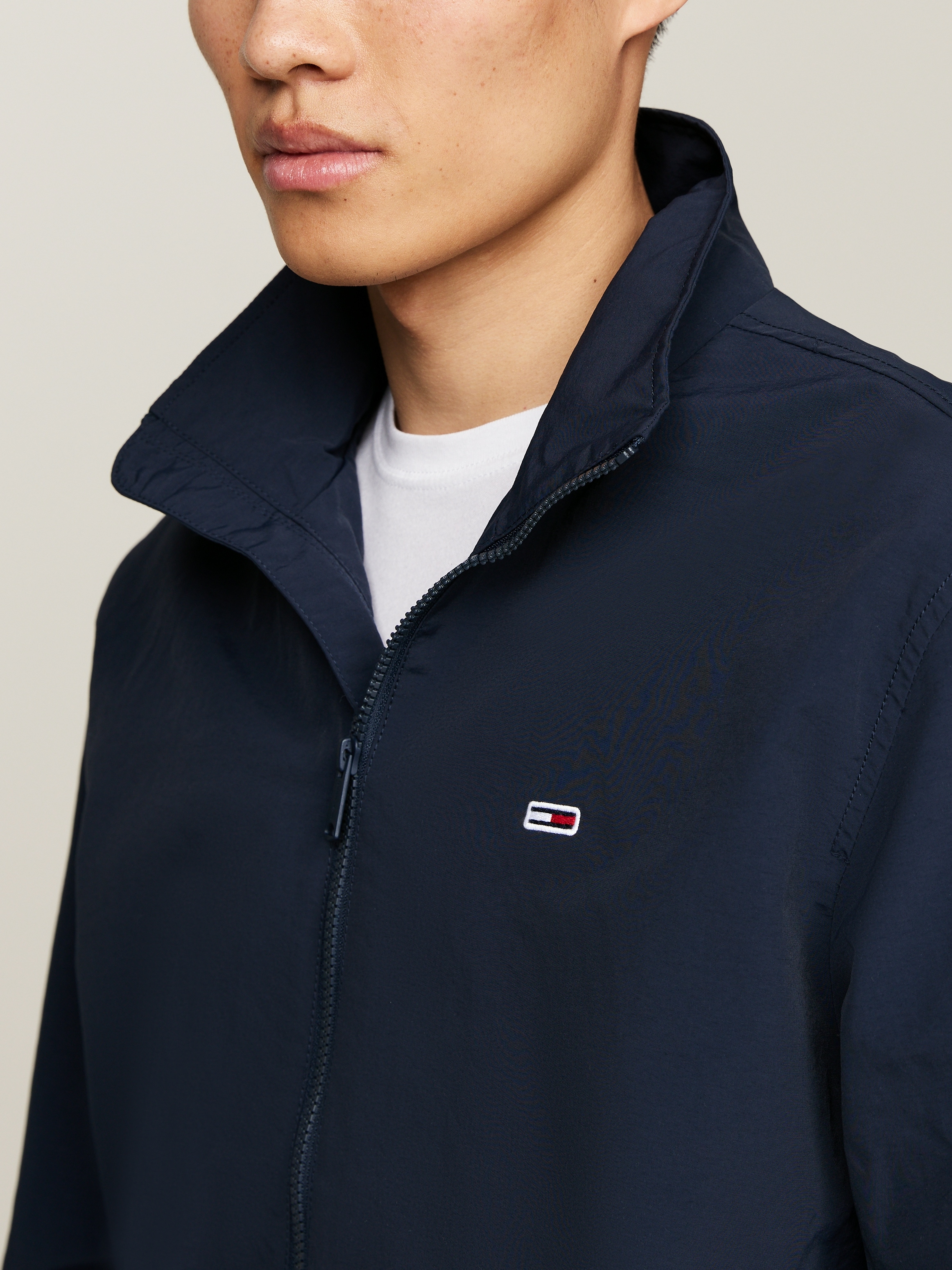 Tommy Jeans Kurzjacke »TJM ESSENTIAL JACKET EXT«, Bomberjacke mit Stehkragen