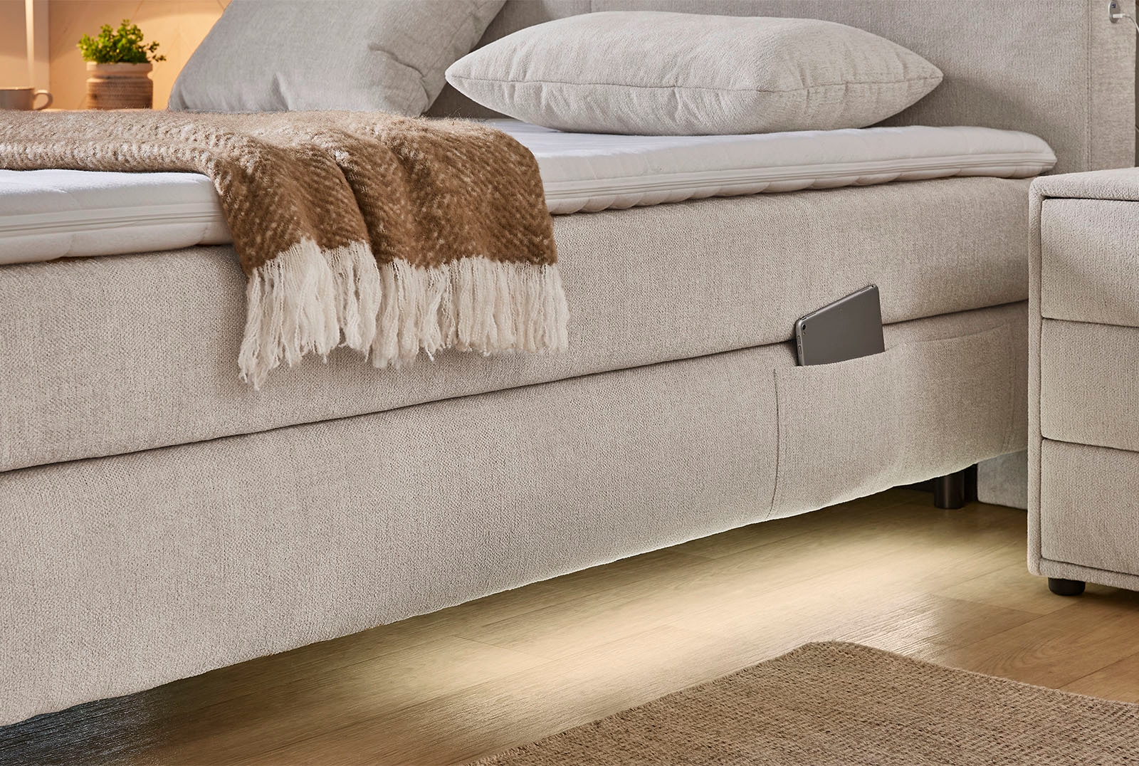 Jockenhöfer Gruppe Boxspringbett »Kira in den Breiten 160x200 & 180x200cm«, inkl. LED-Bel., USB-Ladeports, 7-Zonen-Matr., Topper, div. Härtegrade