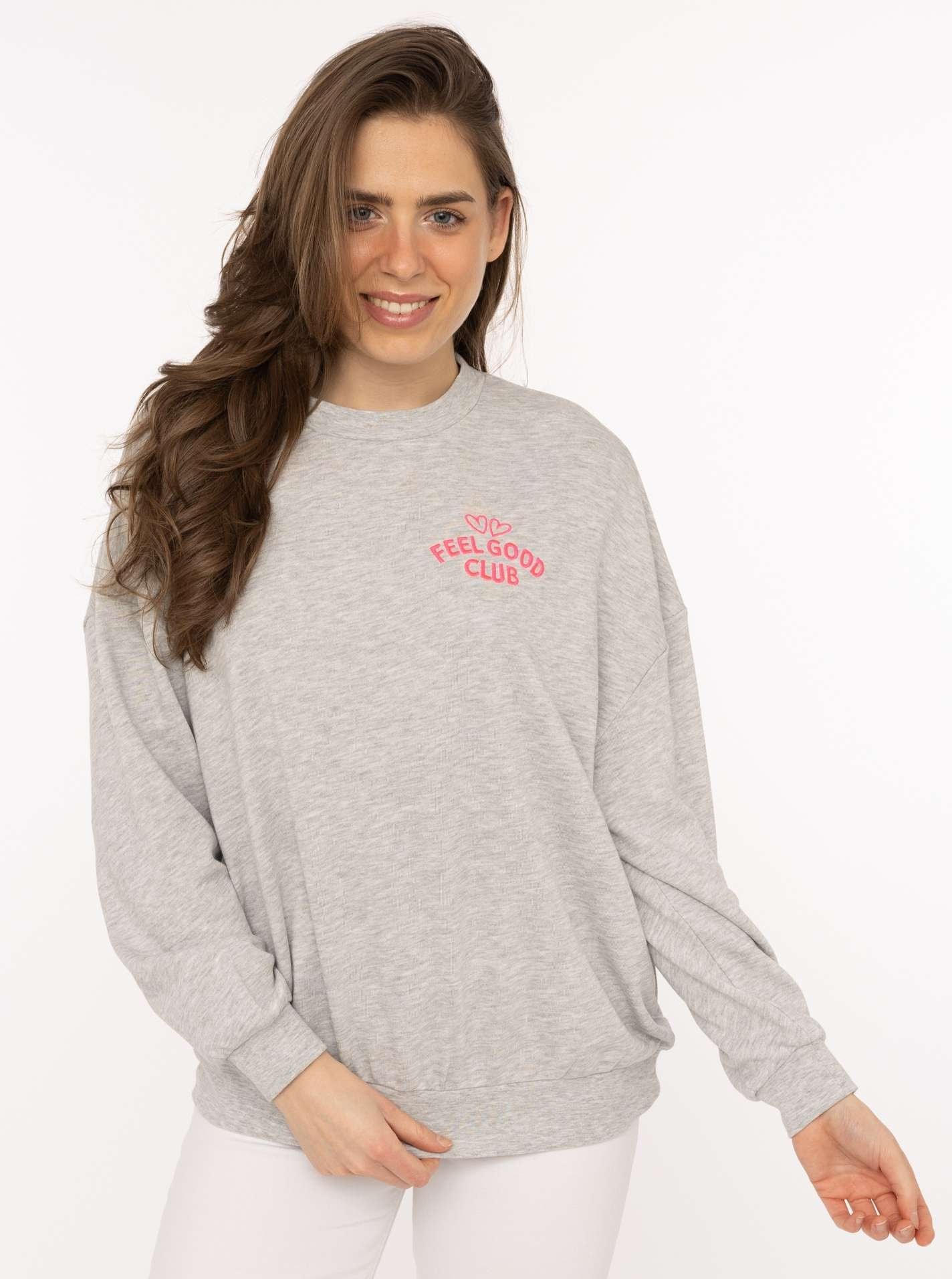Zwillingsherz Sweatshirt »"Feel Good Club"«, Rundhals, kleine Stickerei vorne
