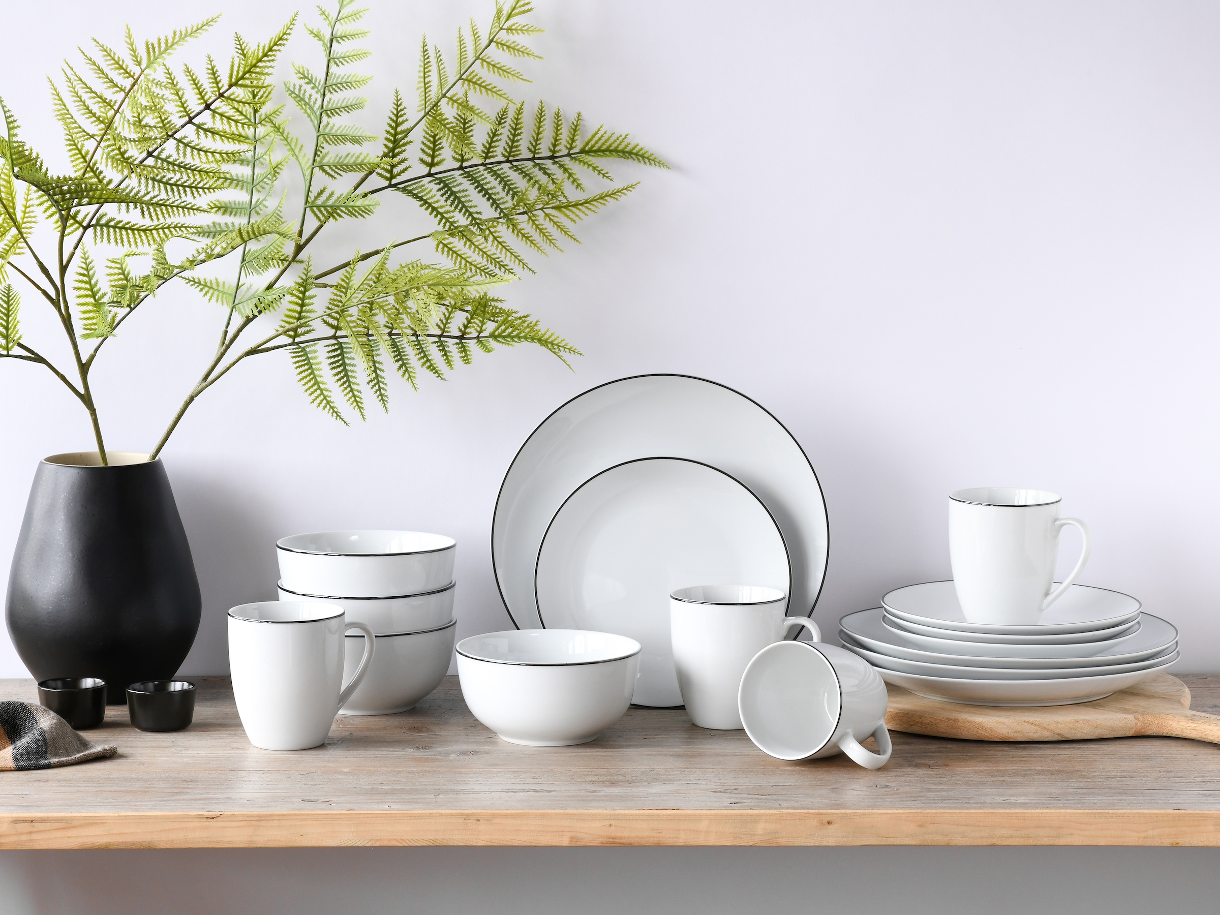 CreaTable Kombiservice »Luna Black Line«, (Set, 16 tlg.), handgemaltes Liniendekor