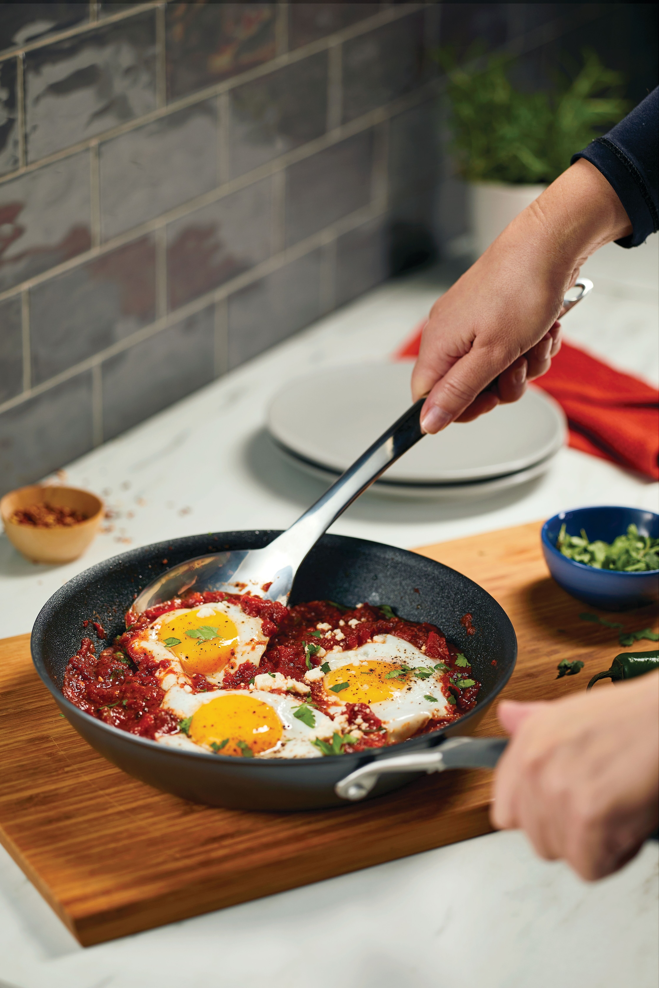 Circulon Bratpfanne »Circulon A1 Bratpfanne flach« Edelstahl 1 Stk. tlg. dreilagig beschichtet, kratzfest, spülmaschinenfest