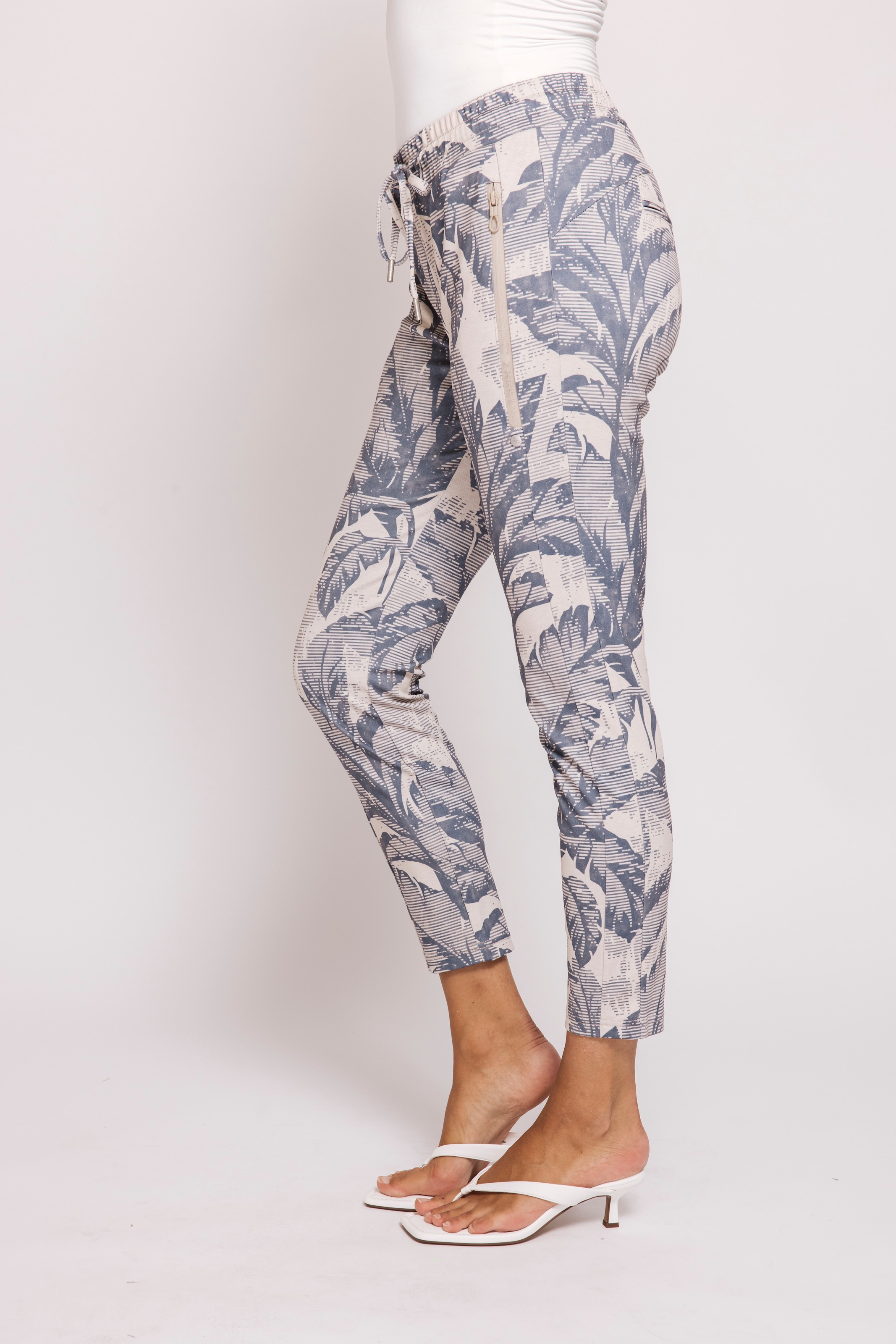 Zhrill Stoffhose »ZHCHIARA CASUAL«  schmale Passform, für den Alltag, mit Bindeband und Gummizug