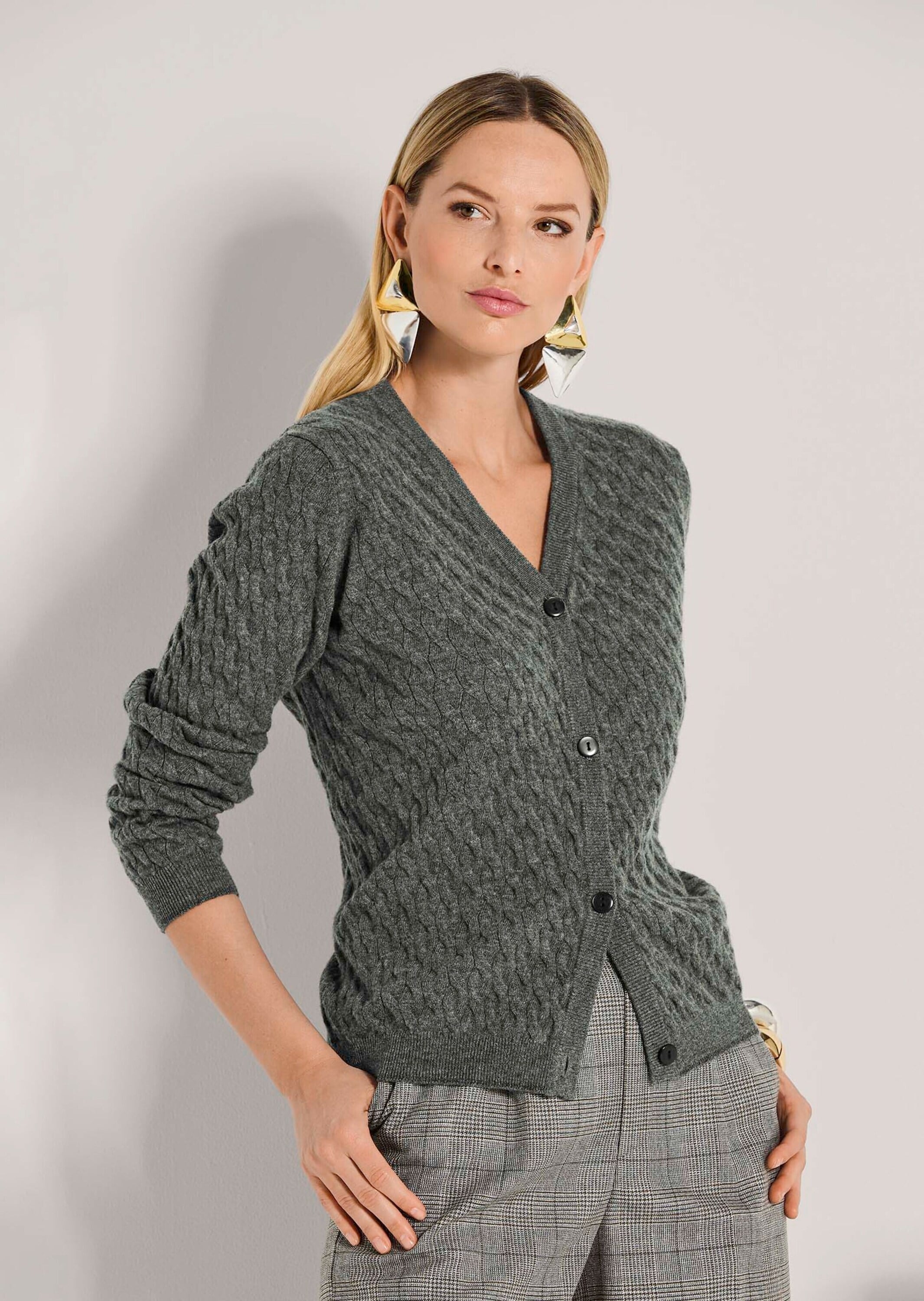 MADELEINE Strickjacke »Strickjacke Stilvolle Maschenjacke mit Zopfmuster«
