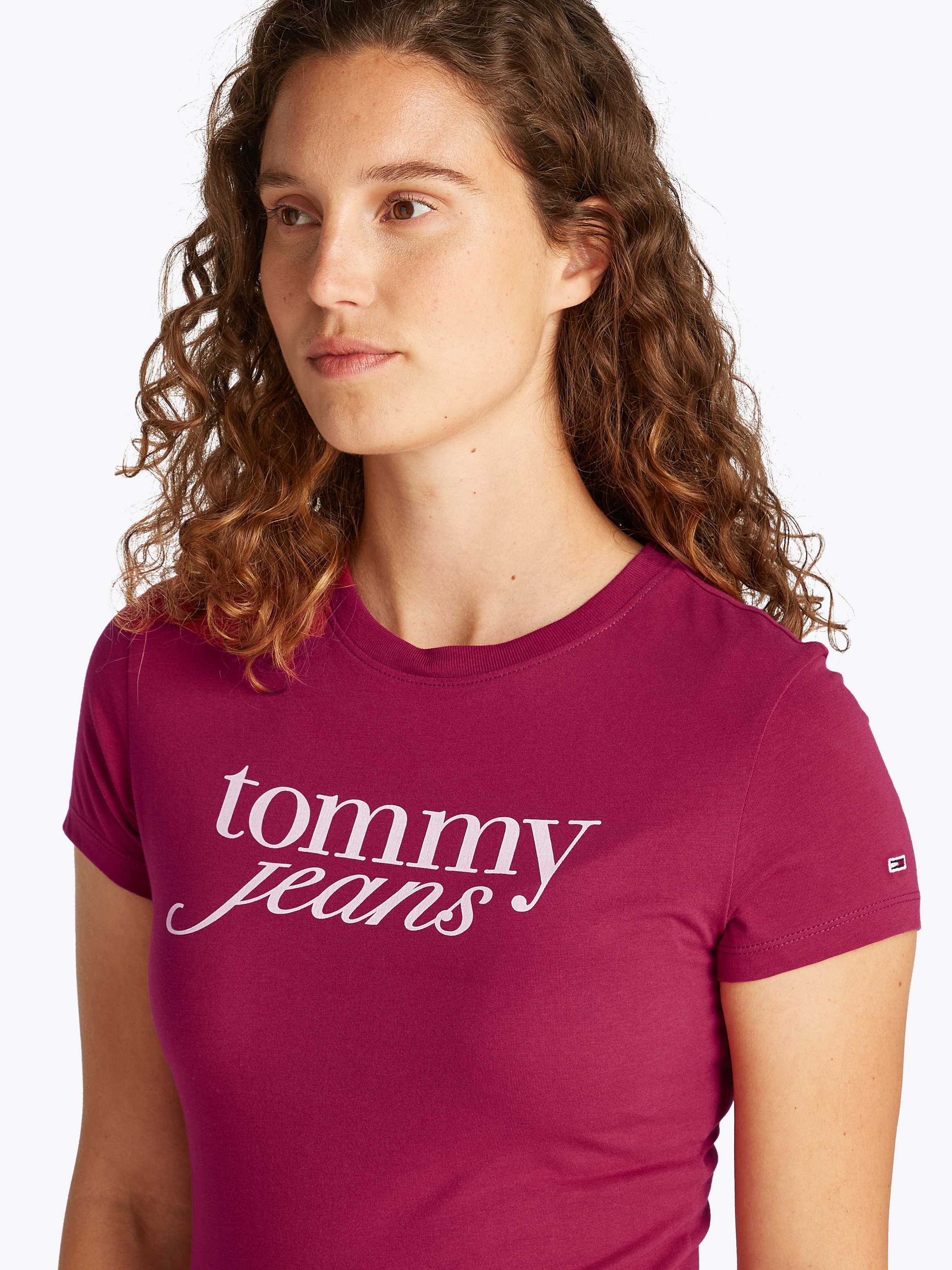 Tommy Jeans T-Shirt, mit Logodruck auf der Brust