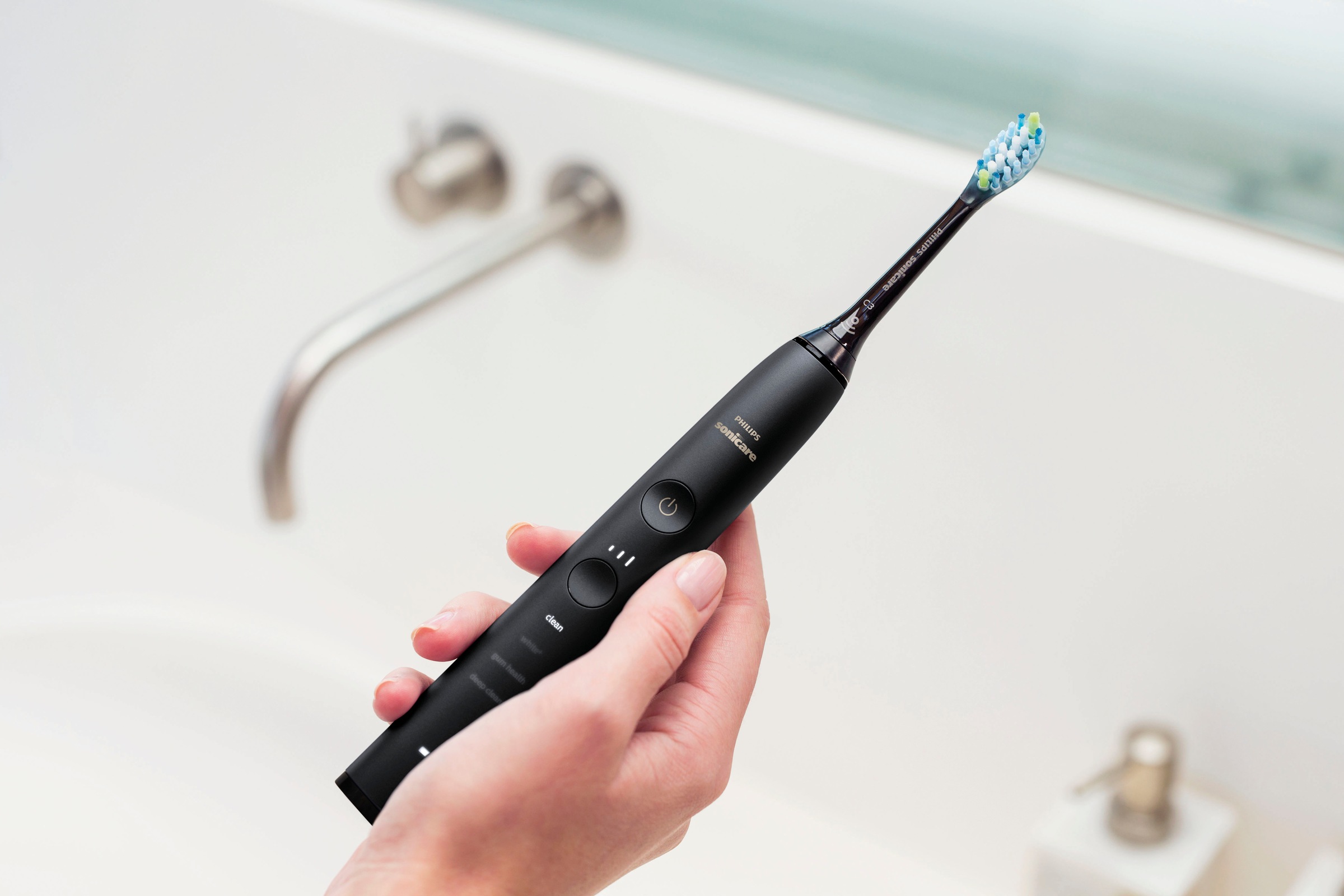 Philips Sonicare Elektrische Zahnbürste »DiamondClean 9000 HX9913/18«, 2 St. Aufsteckbürsten, mit integriertem Drücksensor, 4 Putzprogramme und 3 Intensitätsstufen