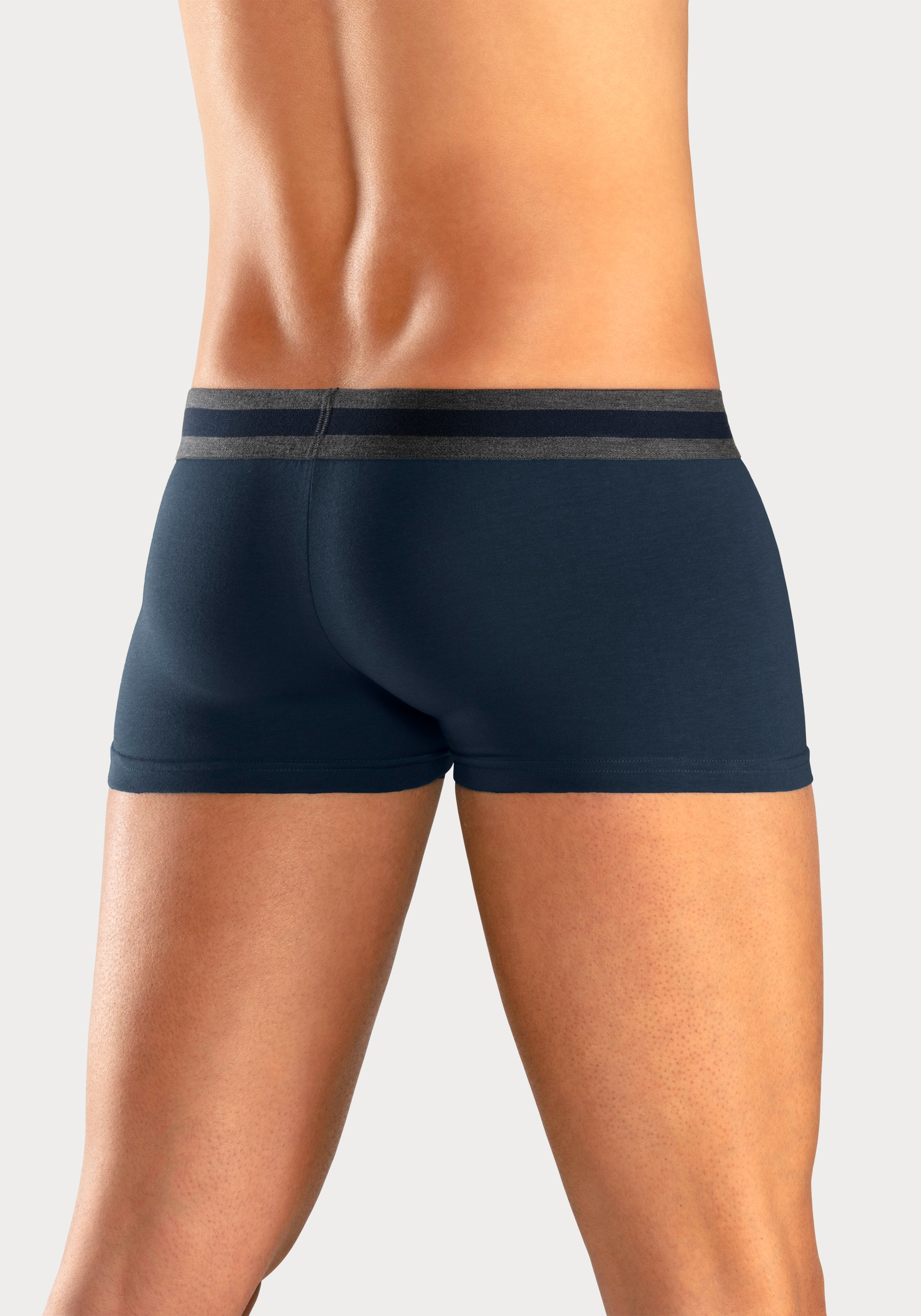 Bench. Hipster, (Packung, 4 St.), knapp sitzende Boxershorts aus Baumwollmischung