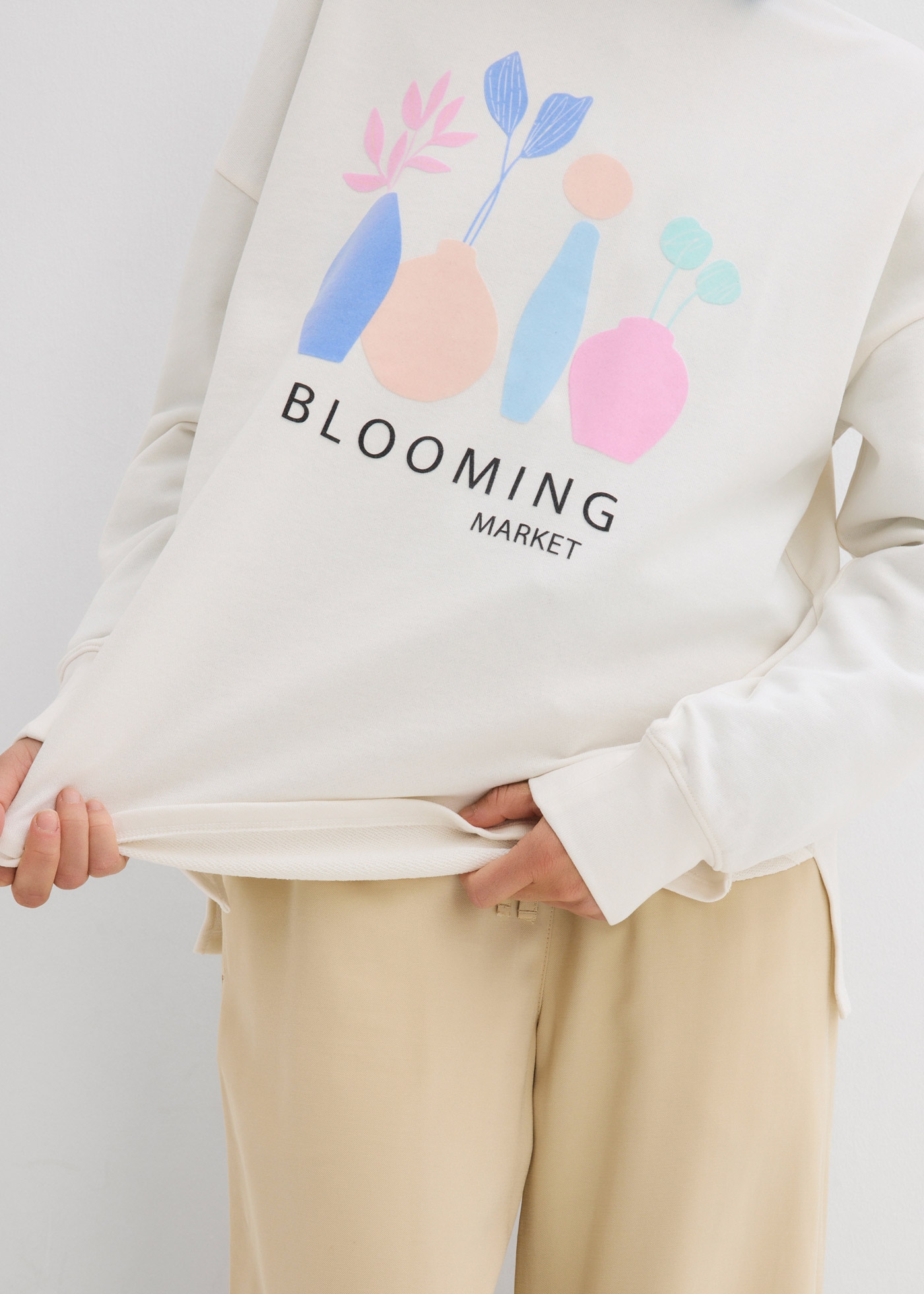 bonprix Sweatshirt , mit Langarm, mit Blumen-Druck, mit Seitenschlitzen
