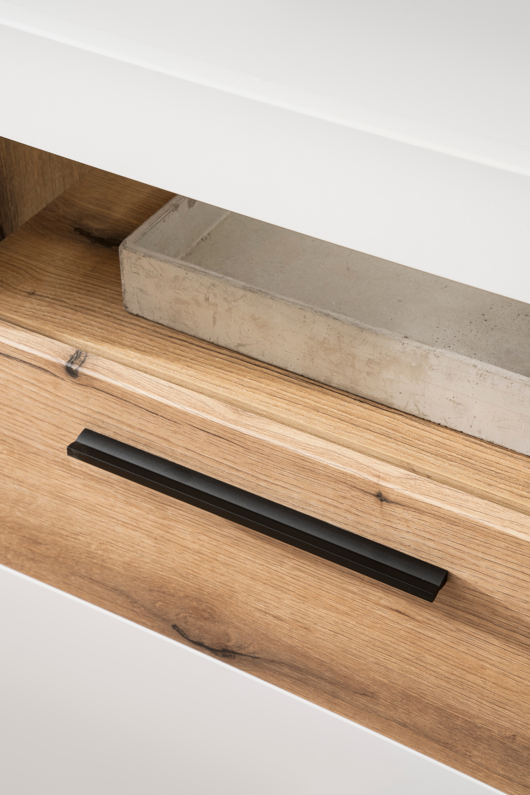 Home affaire Sideboard »Salerno, moderner Schrank, Highboard in Weiß mit Eiche Evoke Dekor« Metallgriffe, ausreichend Stauraum, vielseitig einsetzbar, 205cm breit