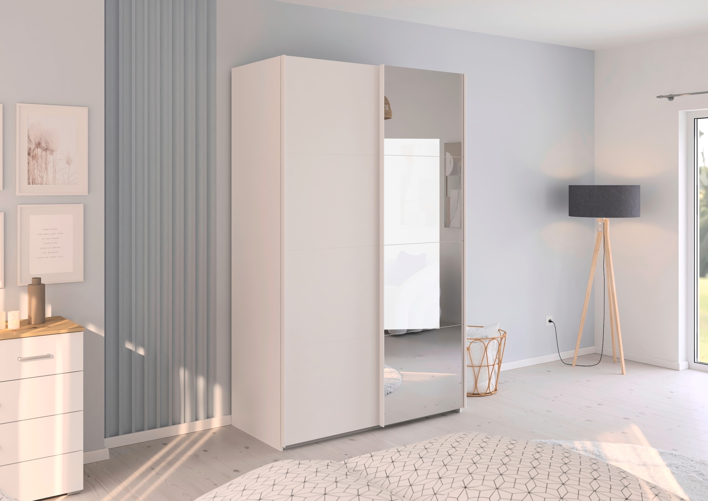 rauch Schwebetürenschrank »Kleiderschrank Schrank Garderobe Schlafzimmerschrank EVELYN« in elegantem Stil mit Spiegel 5 Breiten viel Stauraum MADE IN GERMANY