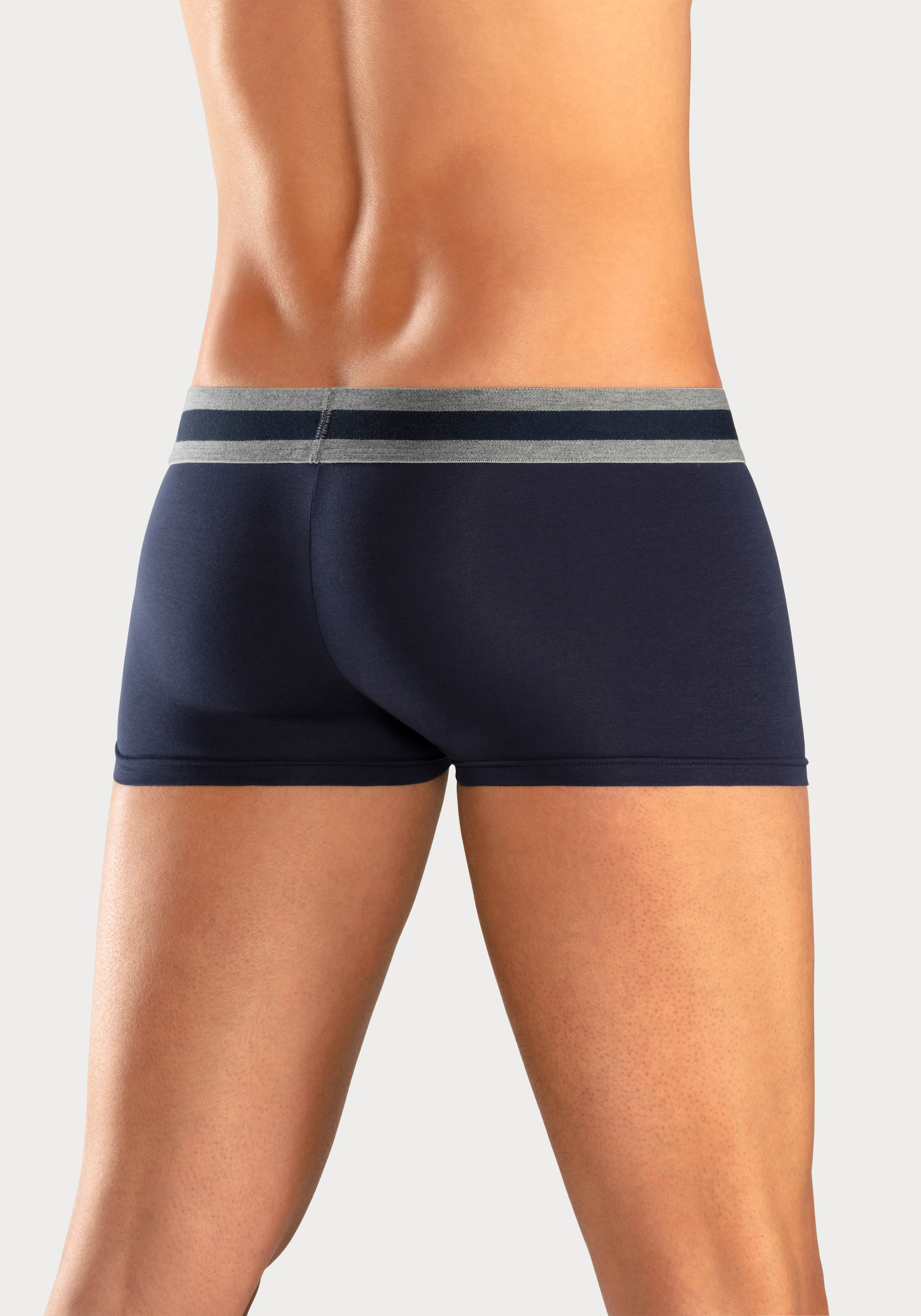 Bench. Hipster, (Packung, 4 St.), knapp sitzende Boxershorts aus Baumwollmischung