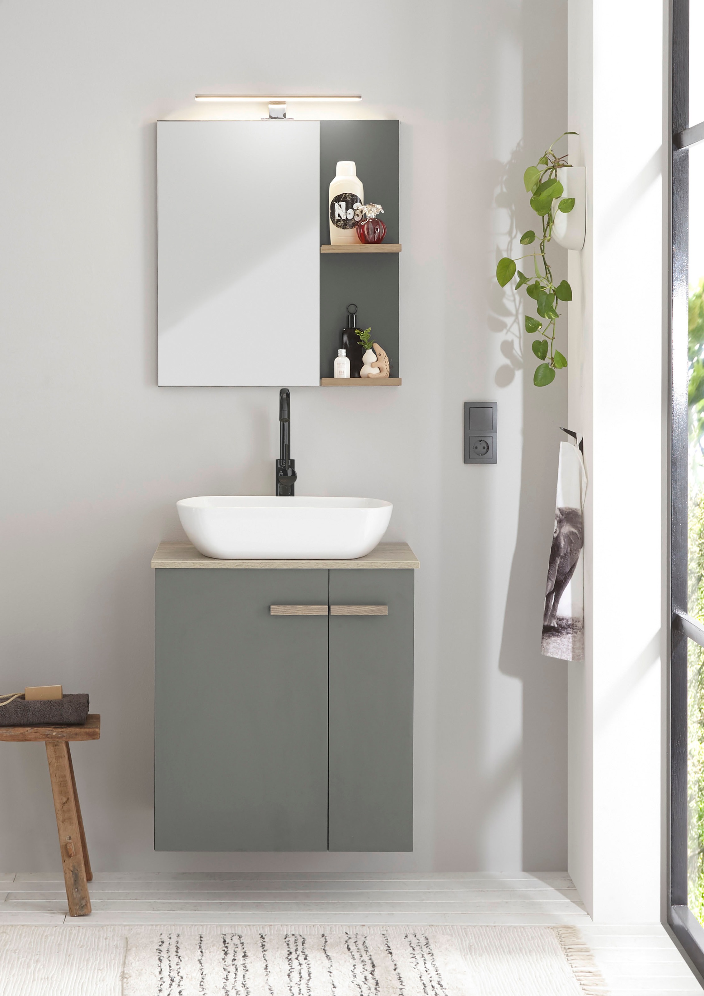 Places of Style Badmöbel-Set »SOLiD, Badmöbel-Set, Bad im modernen Design, 2-teiliges Badezimmer«, (2 St.), Waschtisch mit Waschbecken, Spiegel mit LED, Breite 60 cm