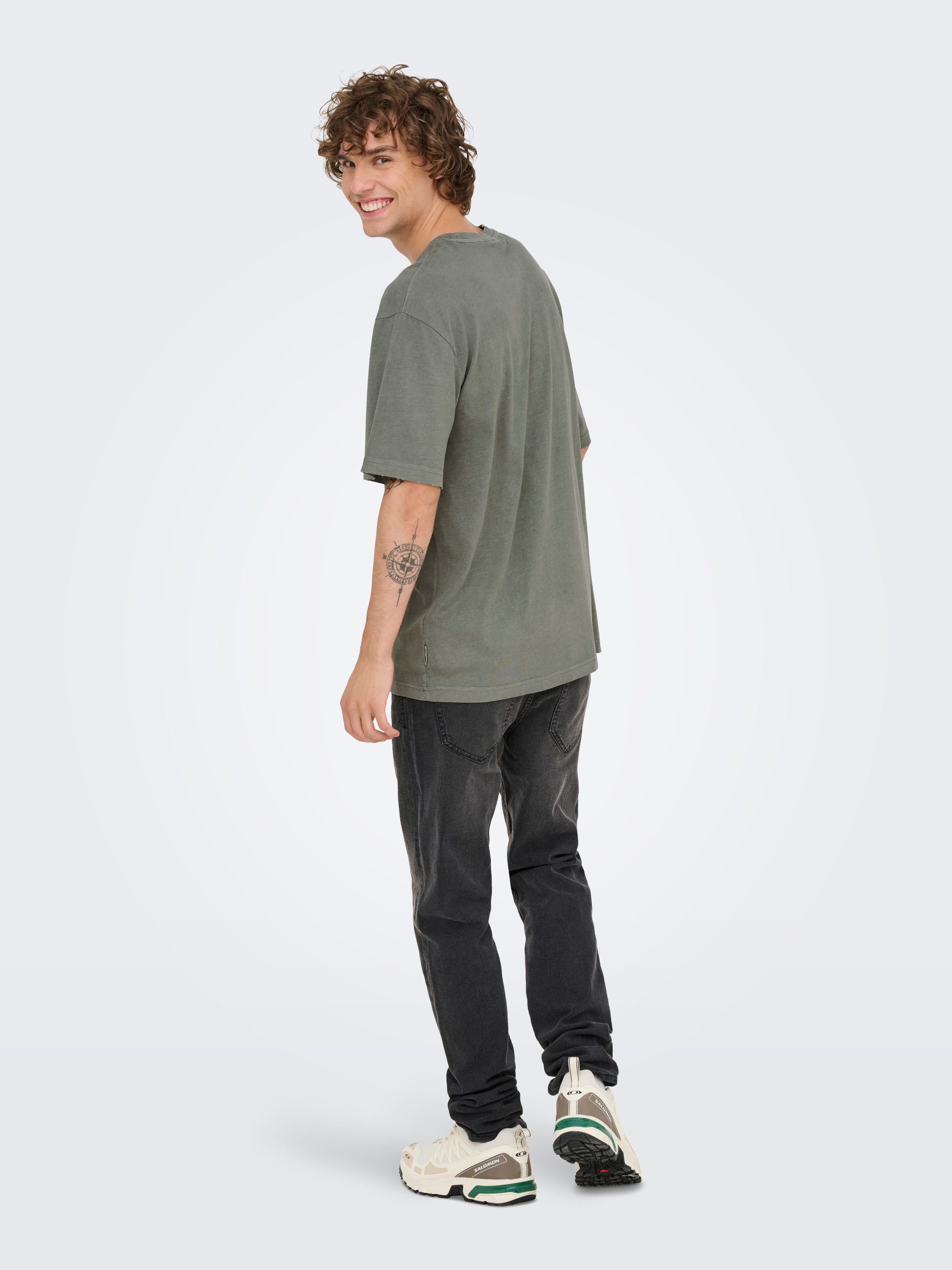 ONLY & SONS Rundhalsshirt »ONSDISTRESS RLX SS TEE«