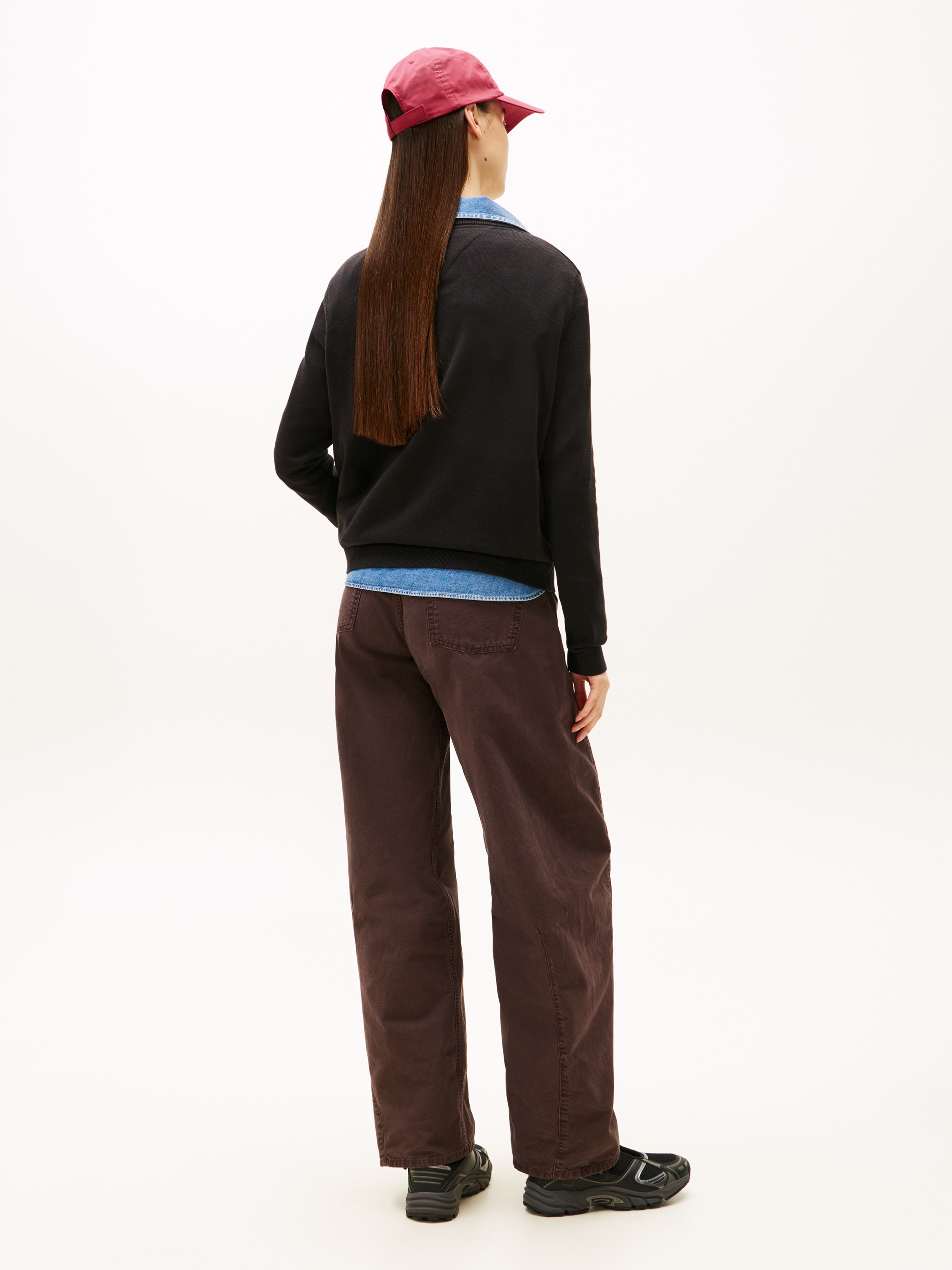 Tommy Jeans V-Ausschnitt-Pullover »TJW ESSENTIAL VNECK SWEATER EXT« mit Logostickerei