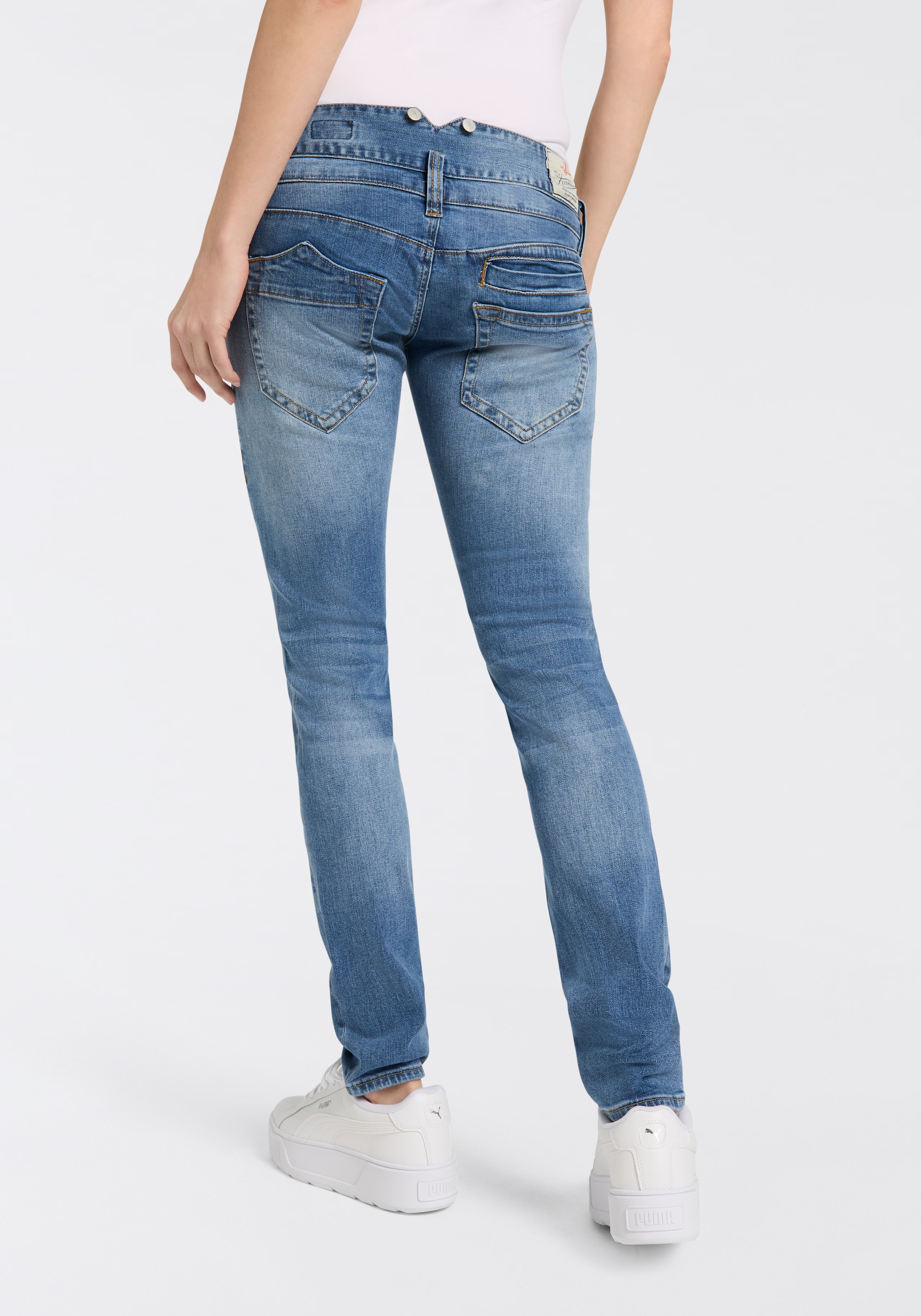 Herrlicher Slim-fit-Jeans »Pitch Slim Organic Denim«, mit asymmetrischen Taschen hinten
