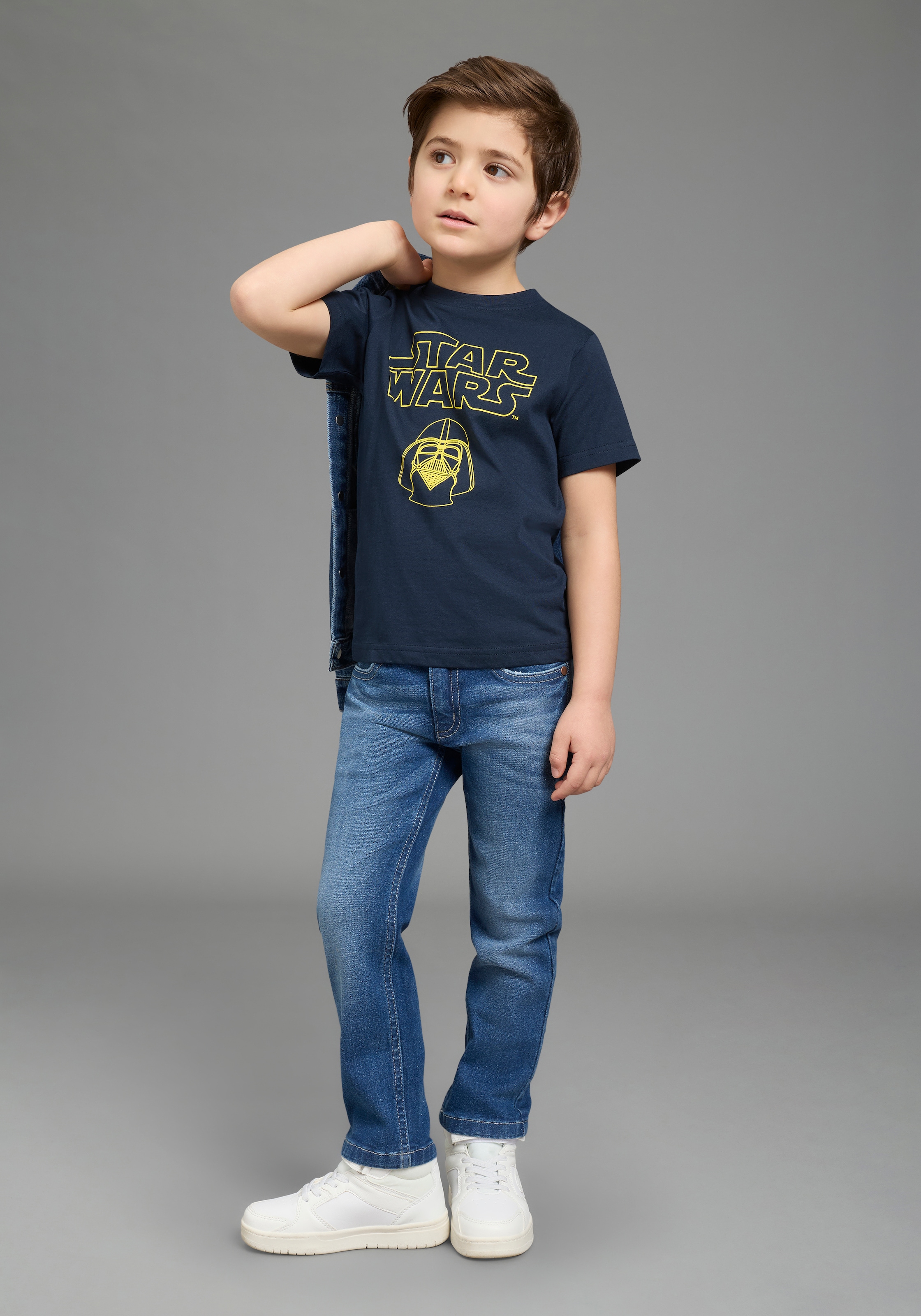 KIDSWORLD T-Shirt »STAR WARS: DARTH VADER - Disney Shirt« DARTH VADER Shirt. Kurzarm, mit modischem Druck, aus Baumwolle