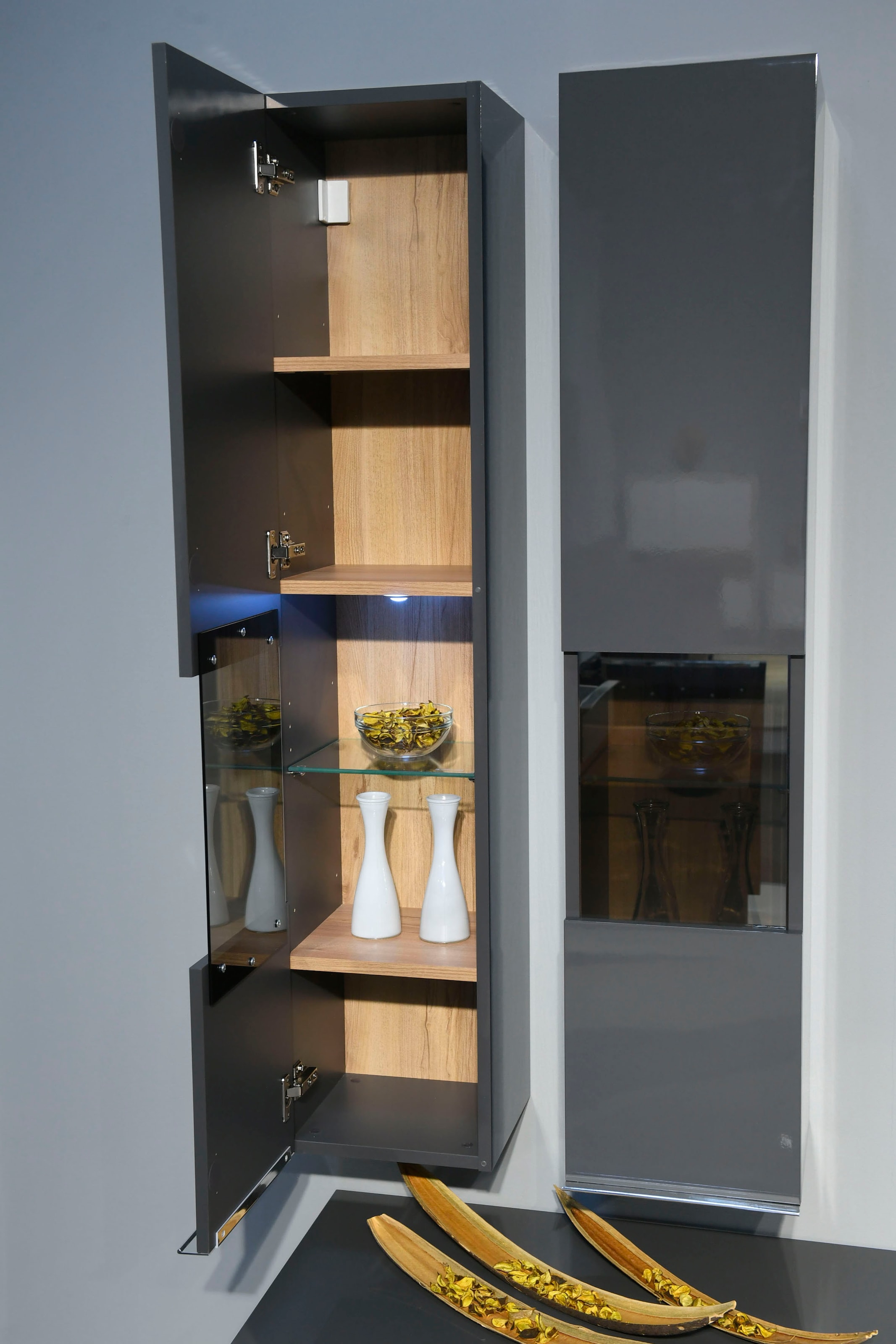 Places of Style Glasvitrine »Onyx«, hochwertig UV lackiert, mit Soft-Close-Funktion, Höhe 140cm